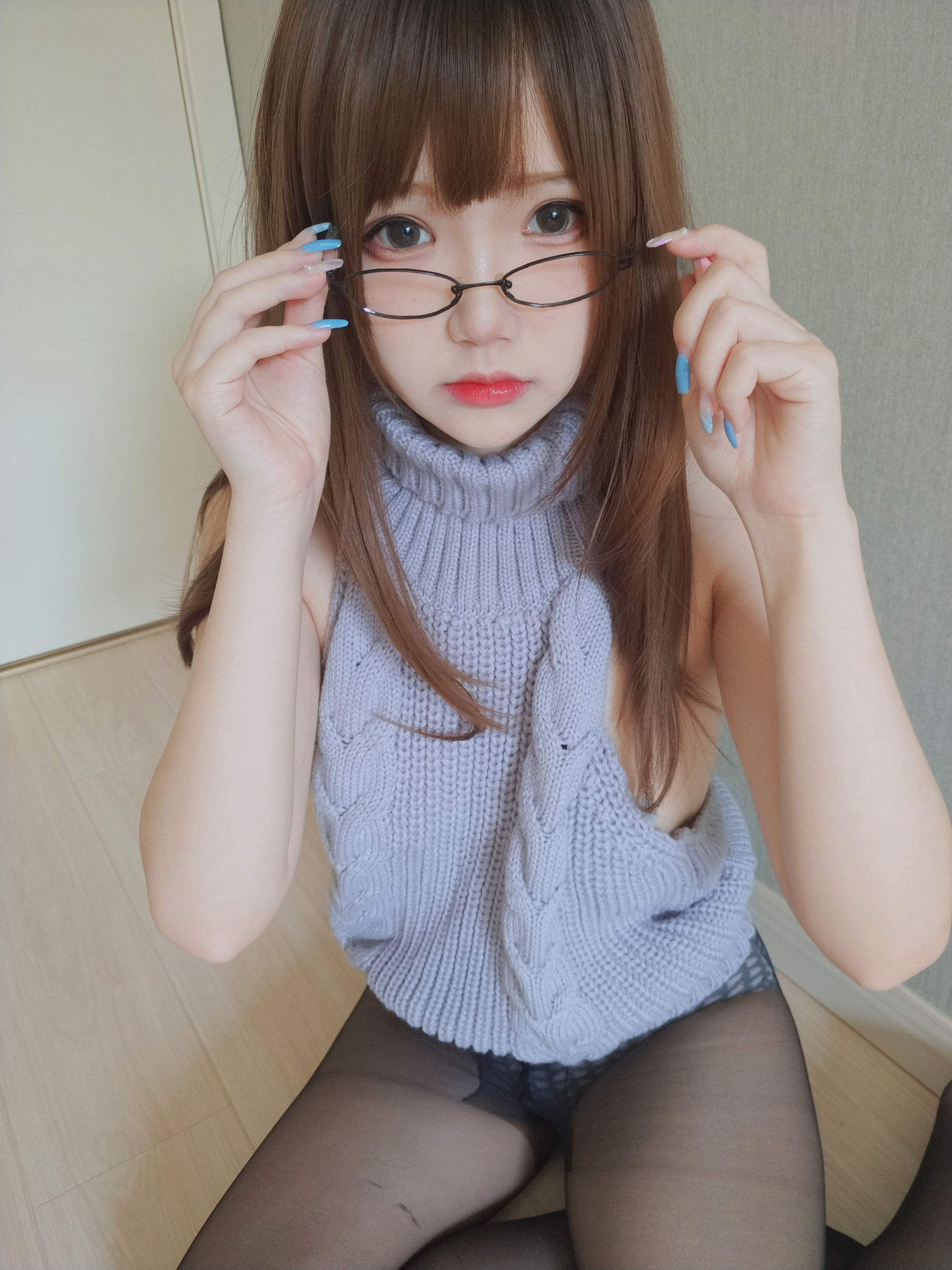 动漫博主雪晴Astra - 黑丝漏背毛衣-图27