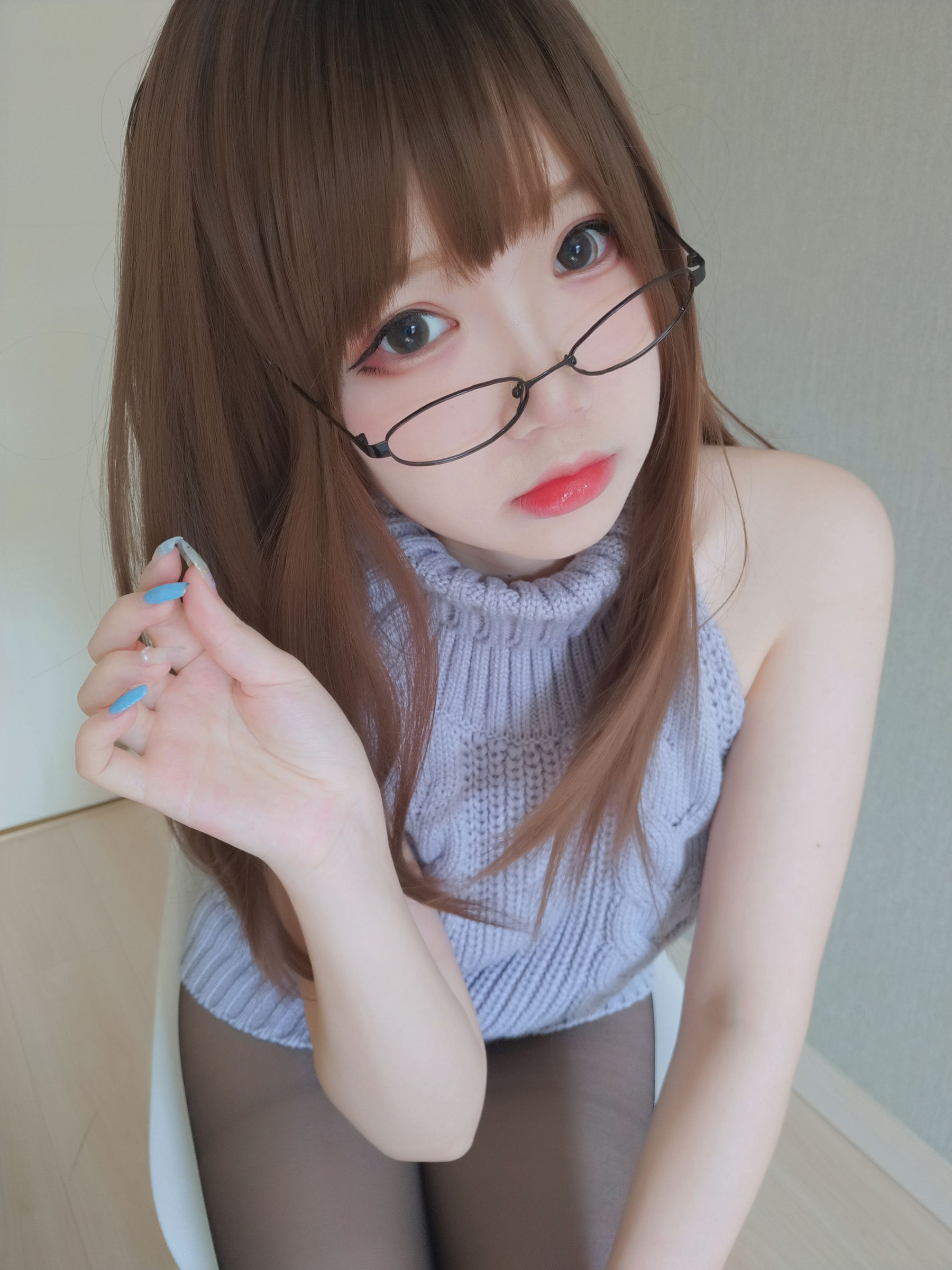 动漫博主雪晴Astra - 黑丝漏背毛衣-图6