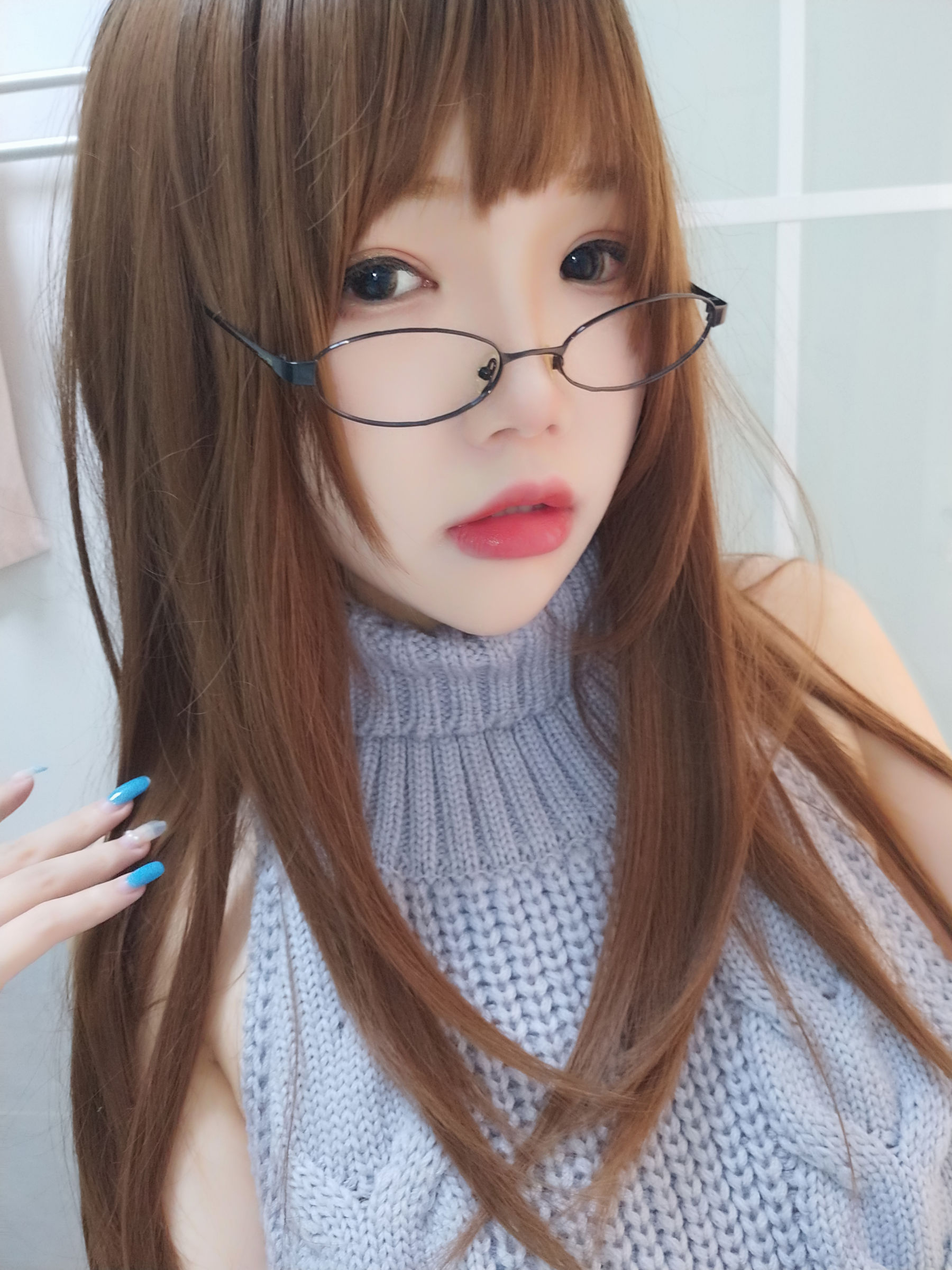 动漫博主雪晴Astra - 黑丝漏背毛衣-图95