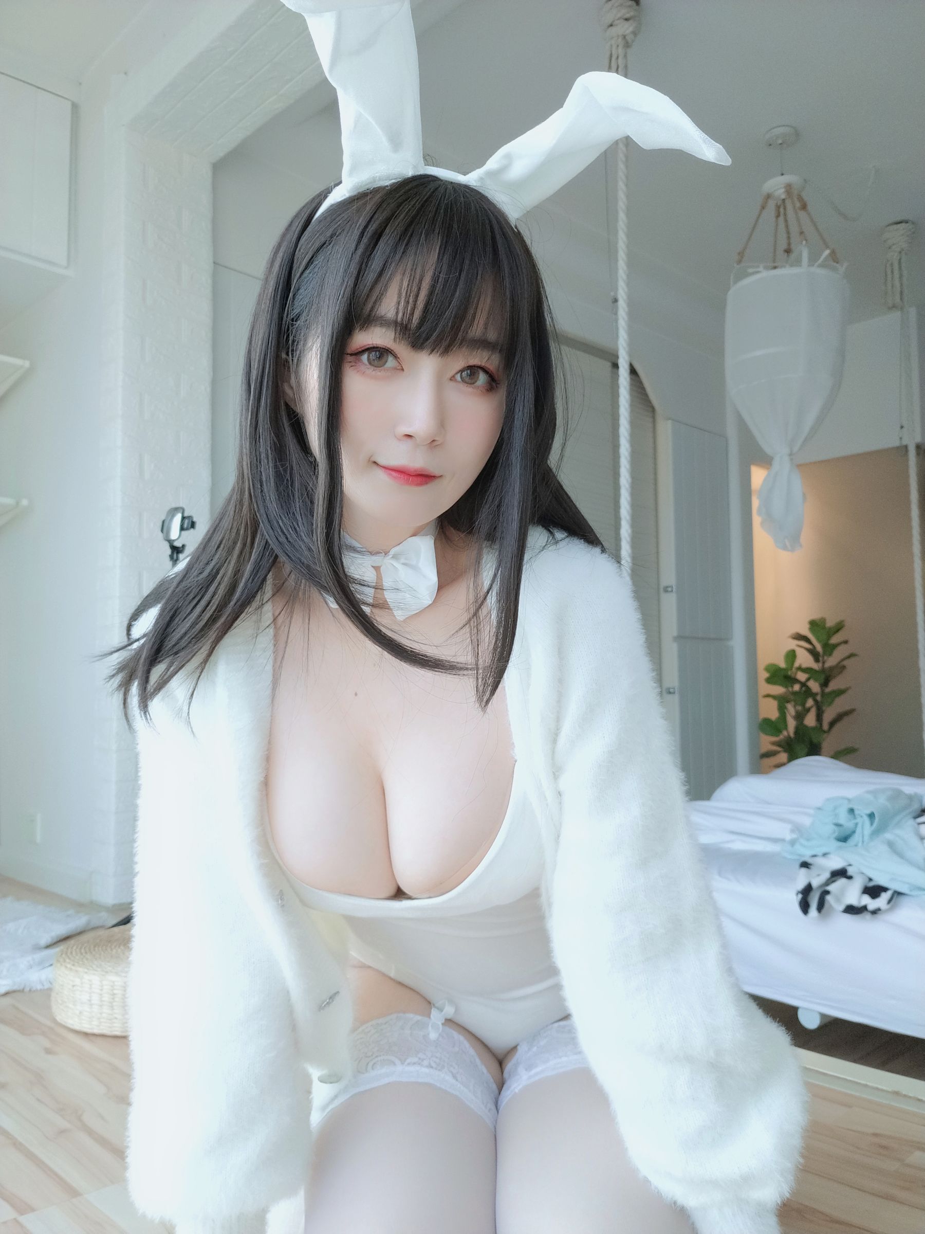 Coser小姐姐白银 - 白丝兔子-图1