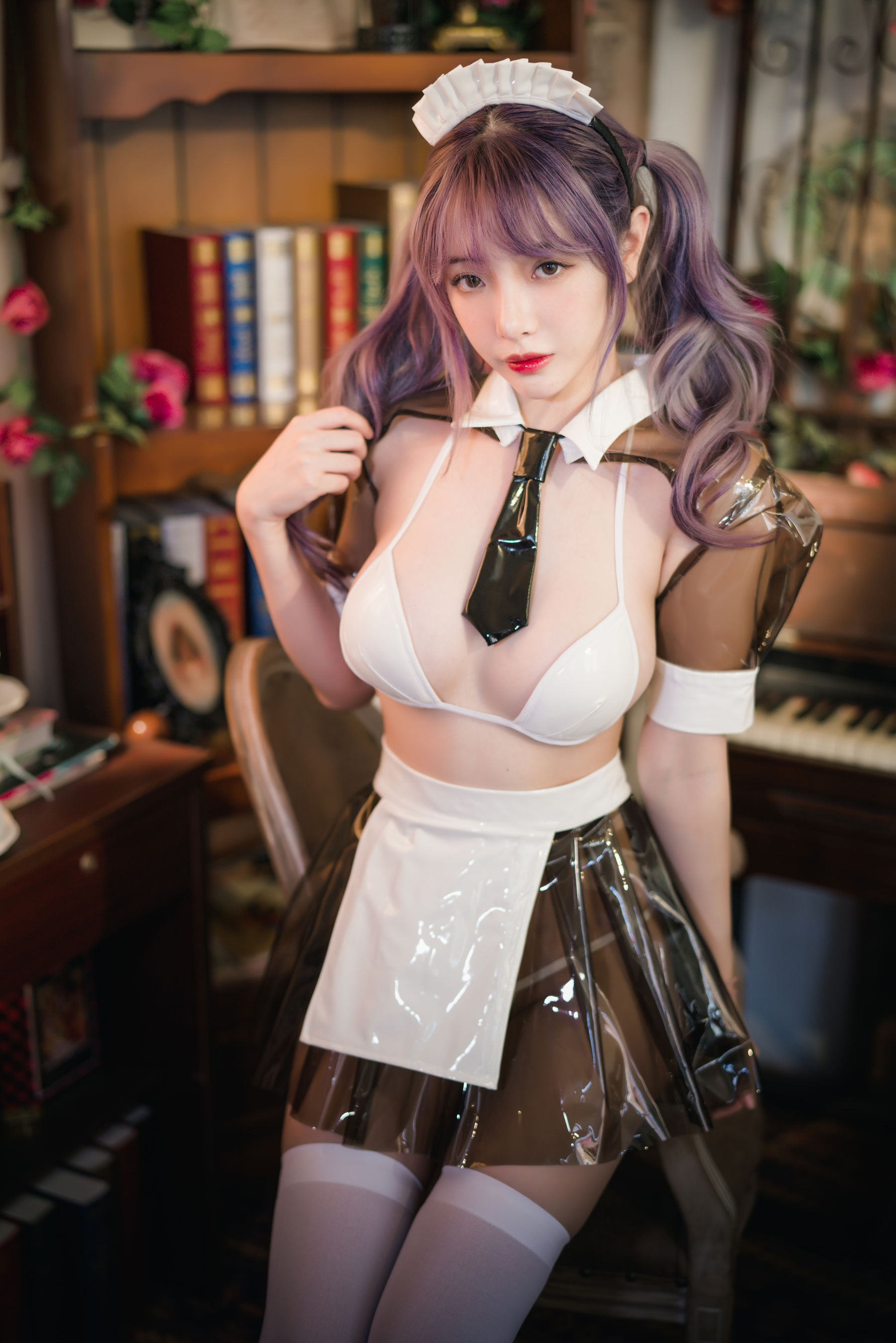 动漫博主雯妹 - 透明皮衣女仆-图0