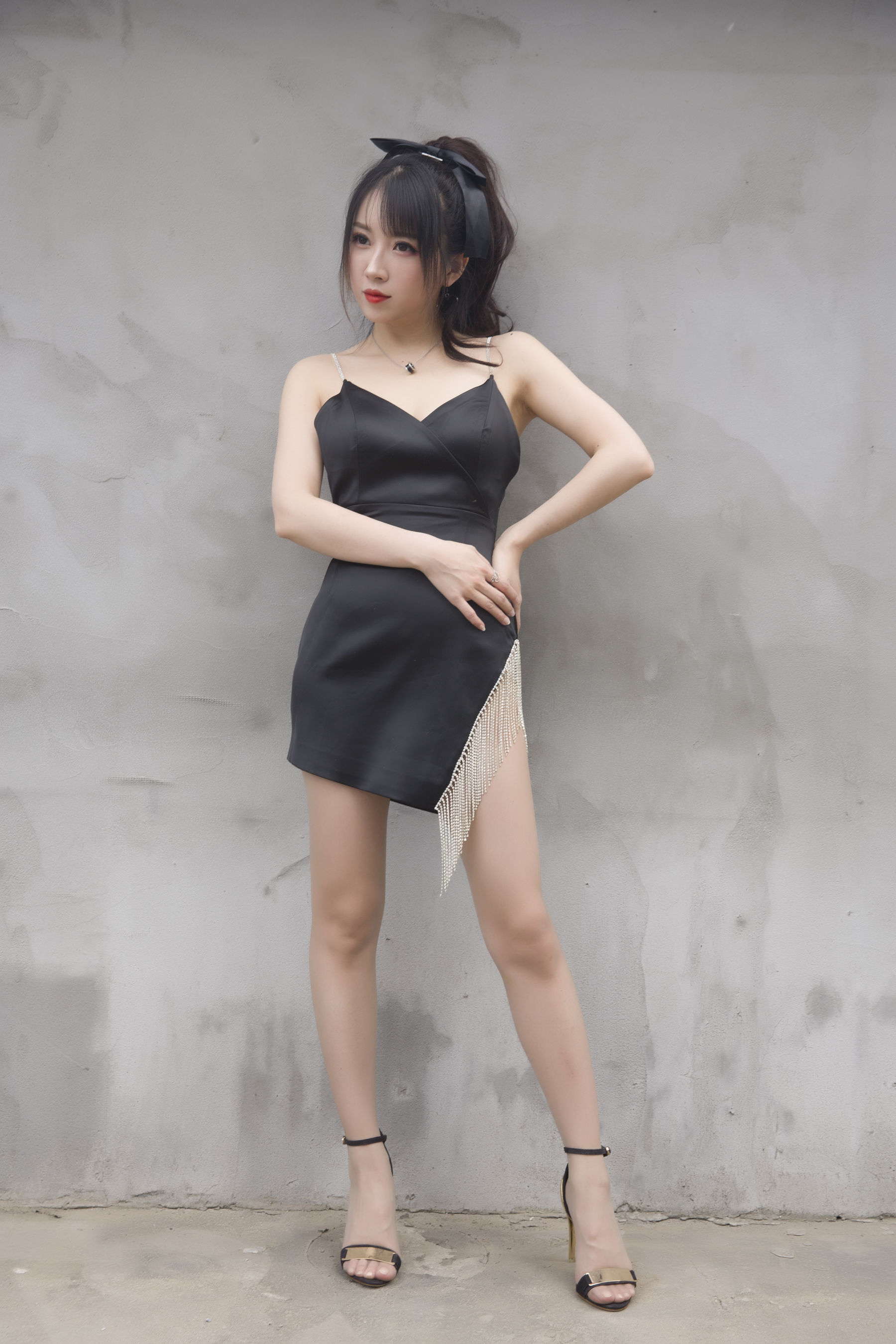 斗鱼主播小女巫露娜 - 黑色流苏-图0