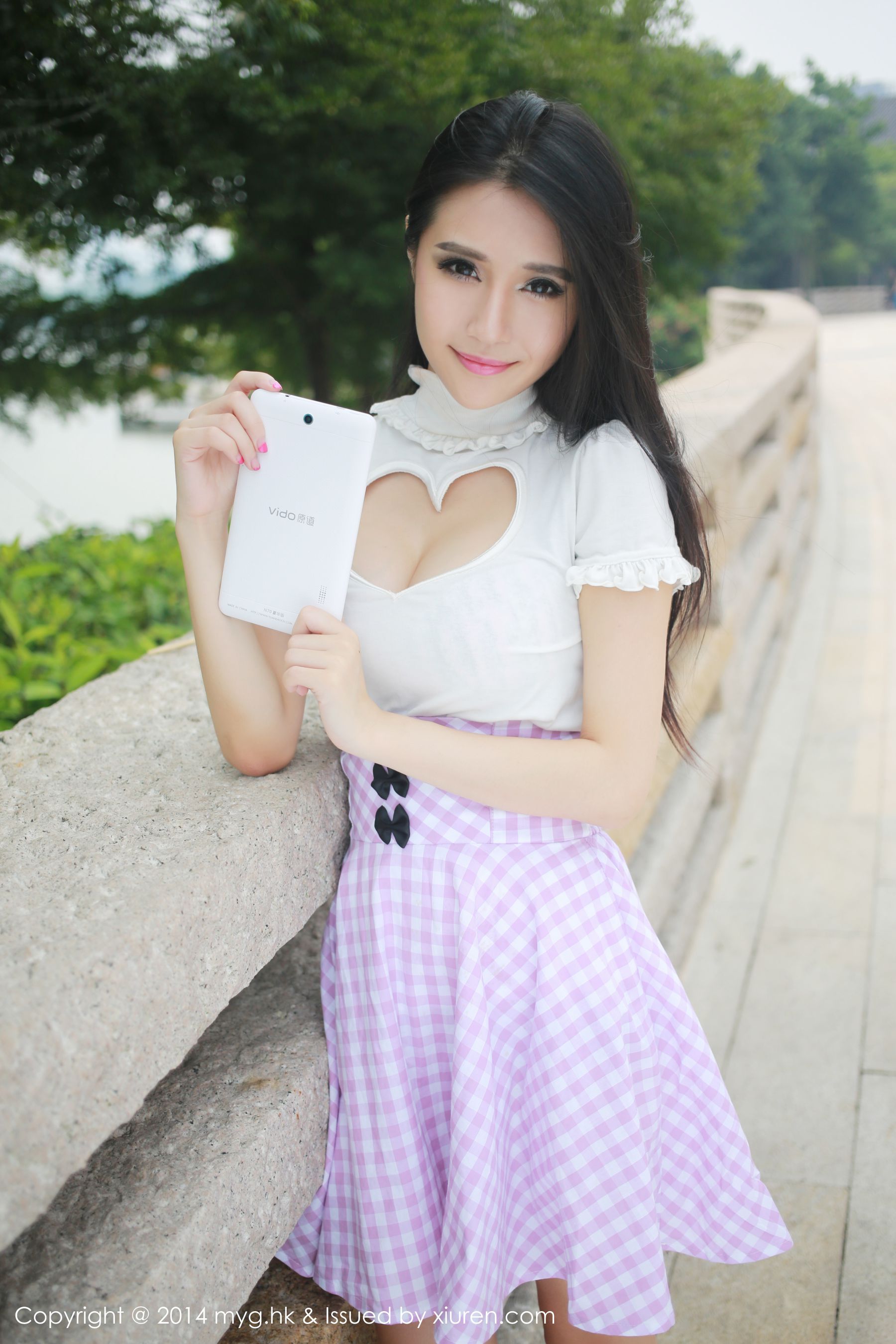 于大小姐AYU《街拍超短裙+可爱内衣》  Vol.018-图1