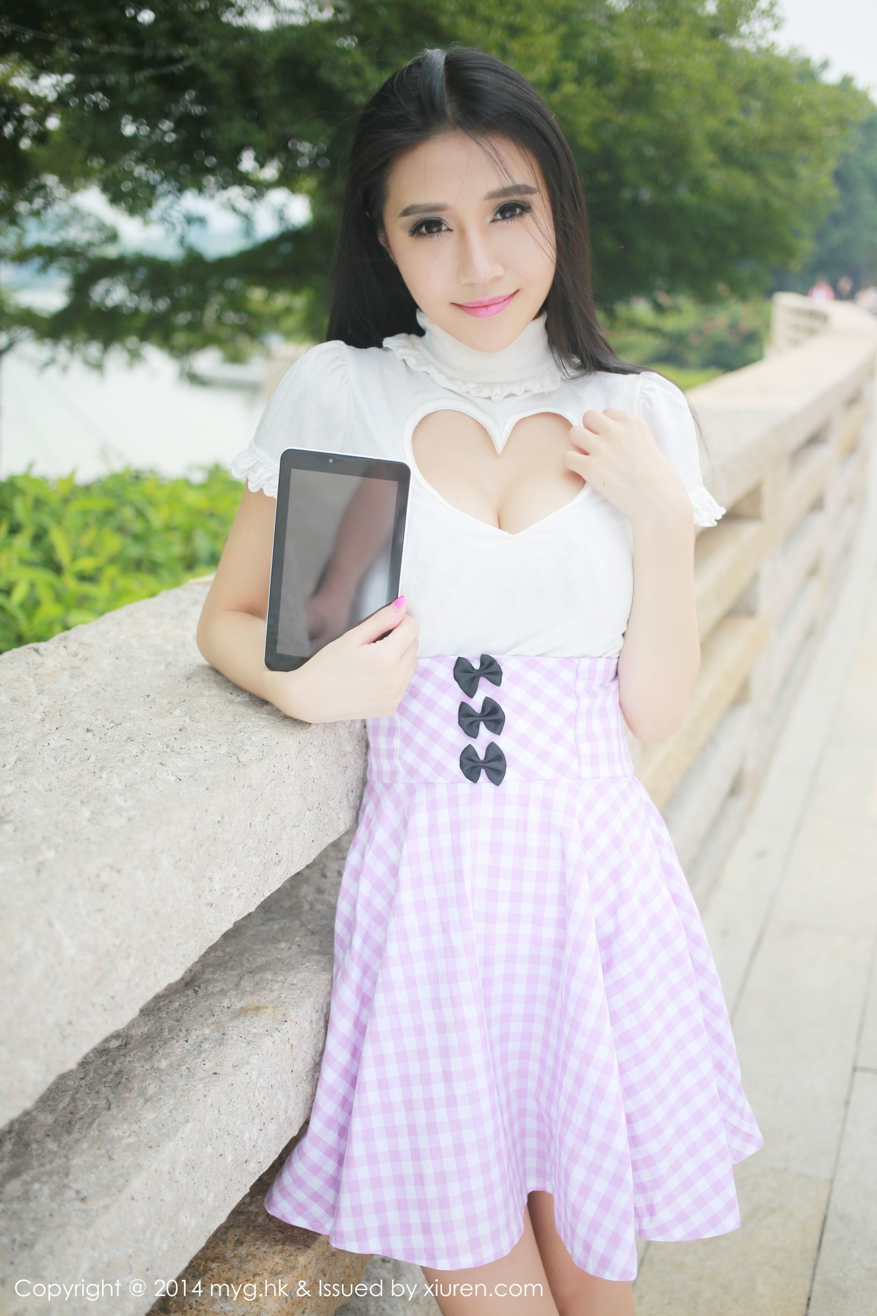 于大小姐AYU《街拍超短裙+可爱内衣》  Vol.018-图2