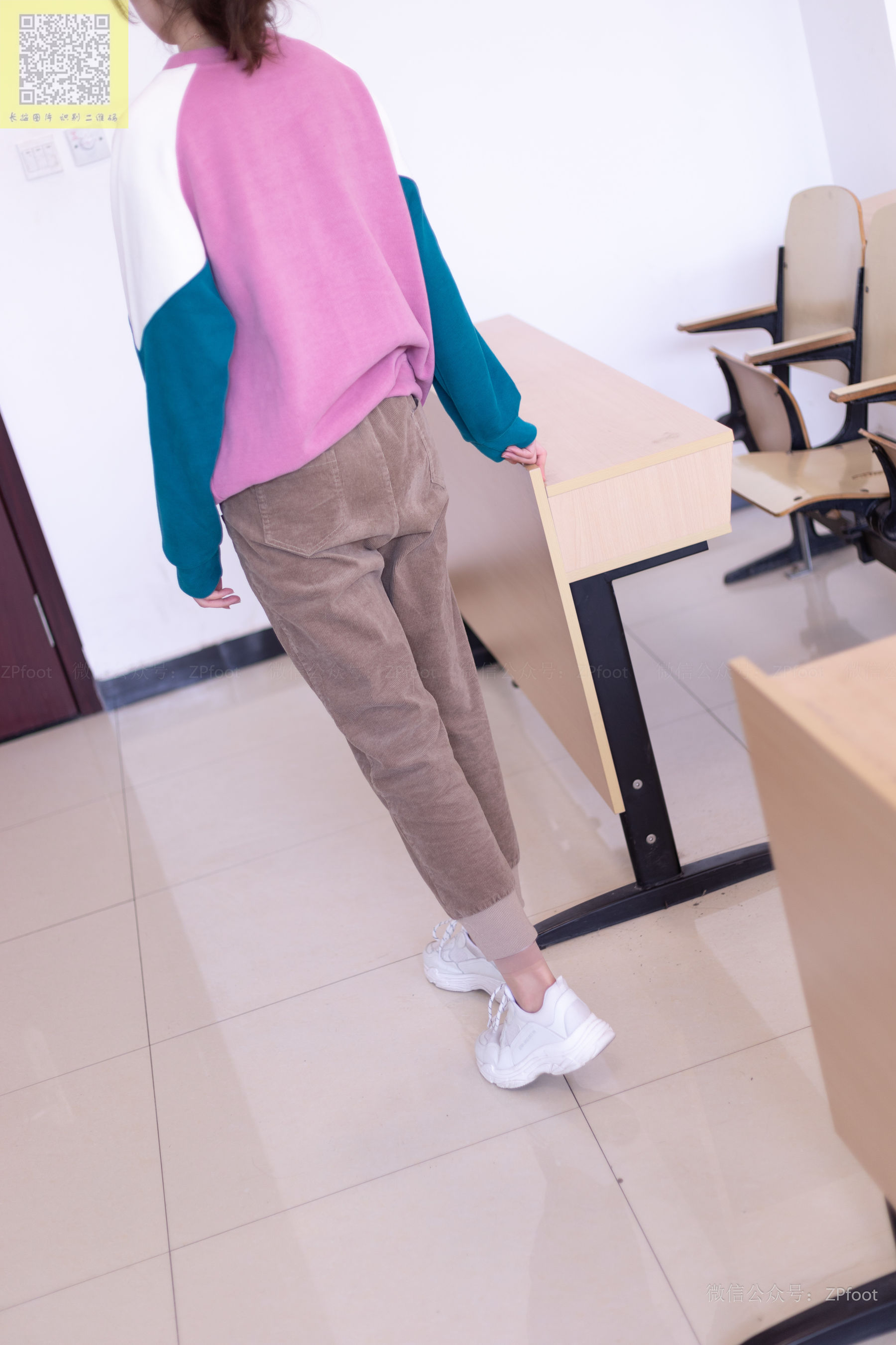 NO.286 晨晨的灰丝和运动鞋短丝-图51