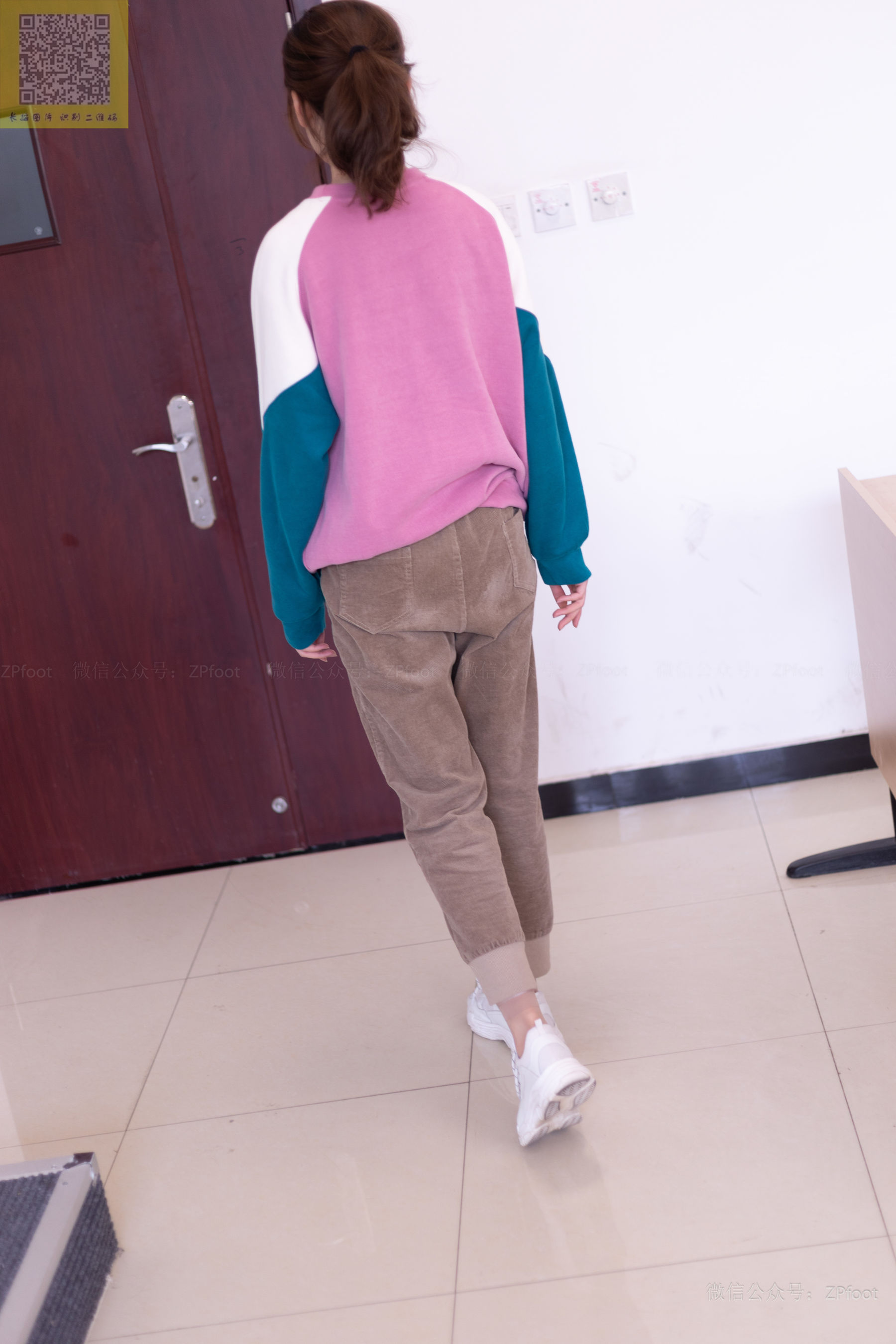 NO.286 晨晨的灰丝和运动鞋短丝-图52