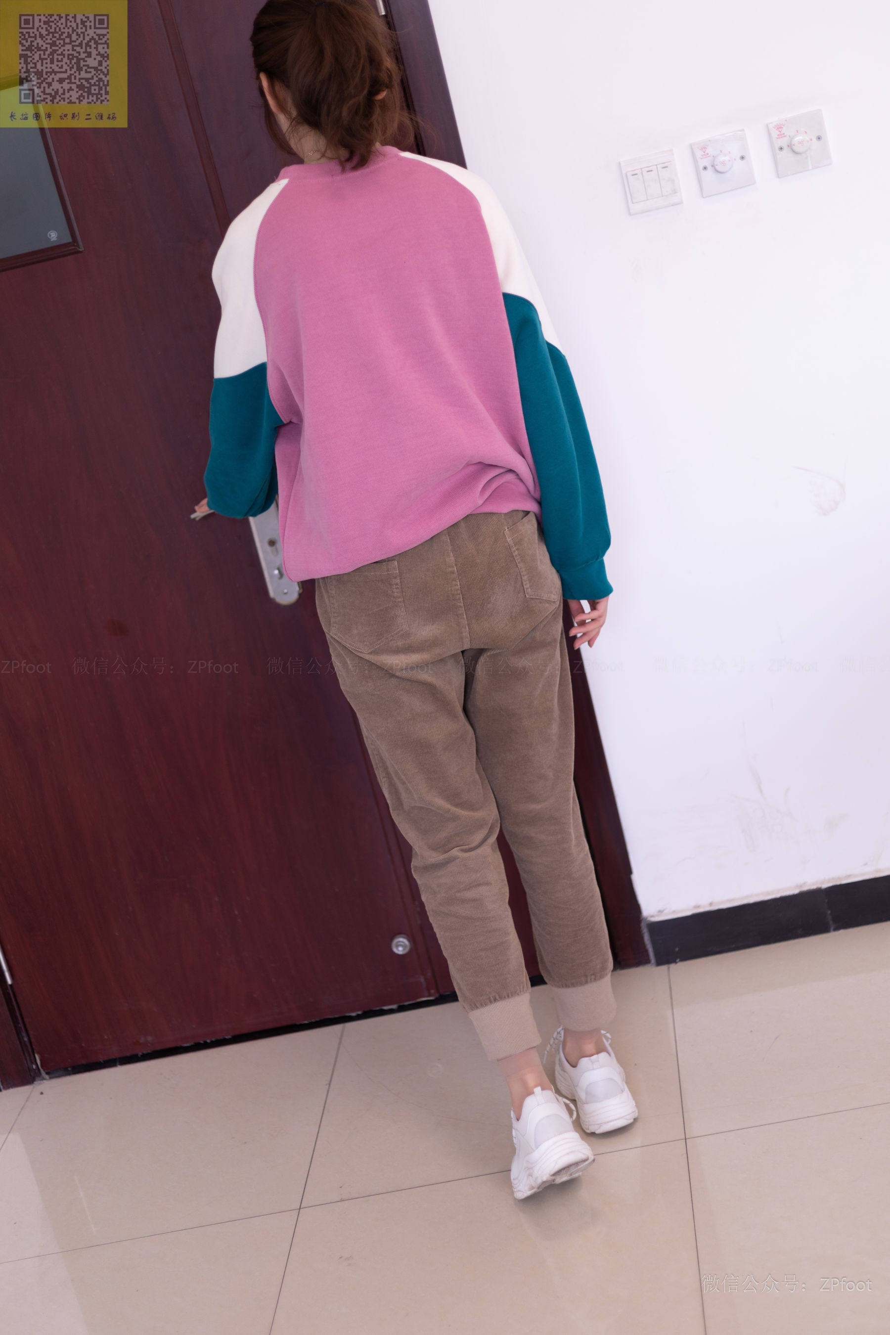 NO.286 晨晨的灰丝和运动鞋短丝-图53