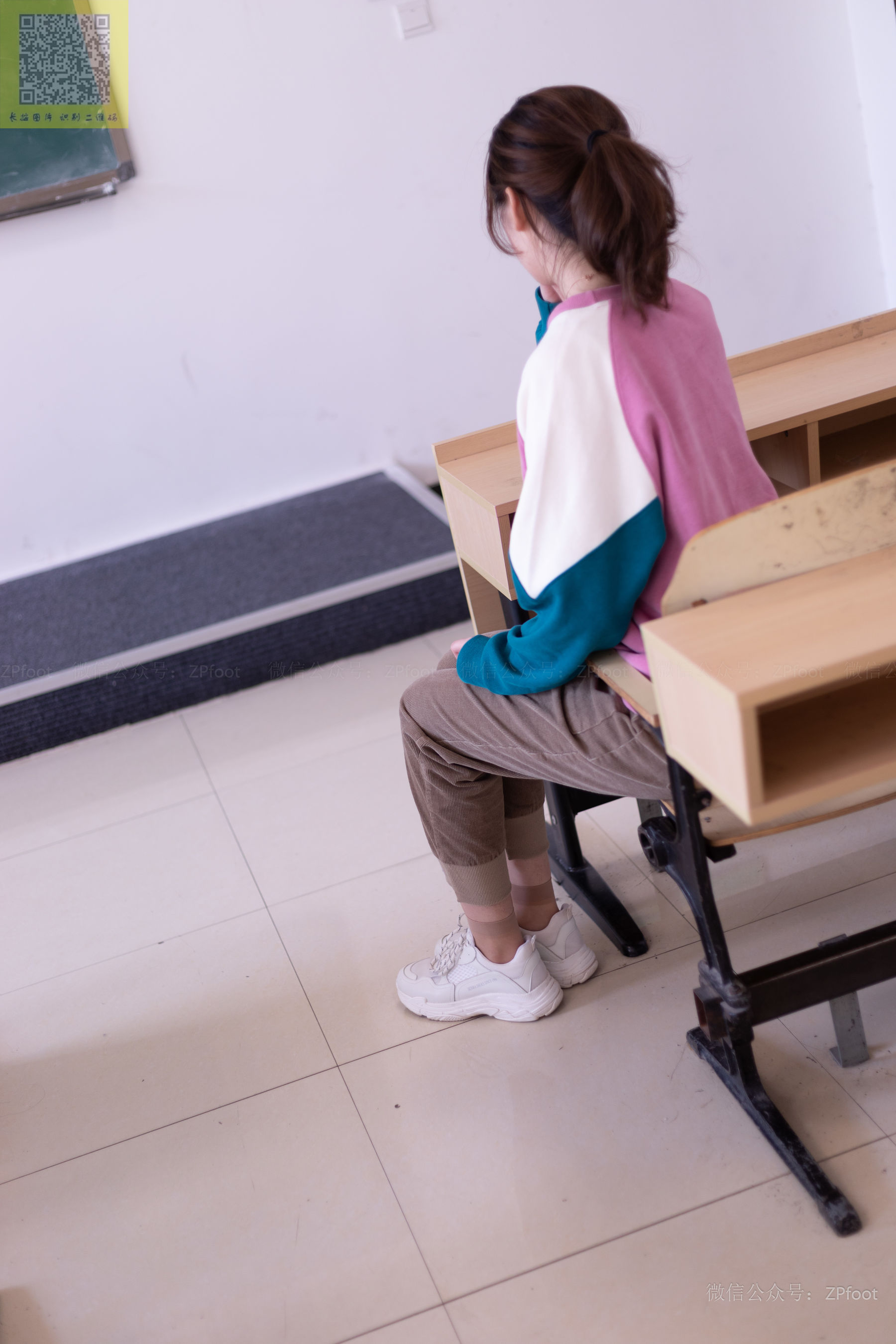 NO.286 晨晨的灰丝和运动鞋短丝-图55