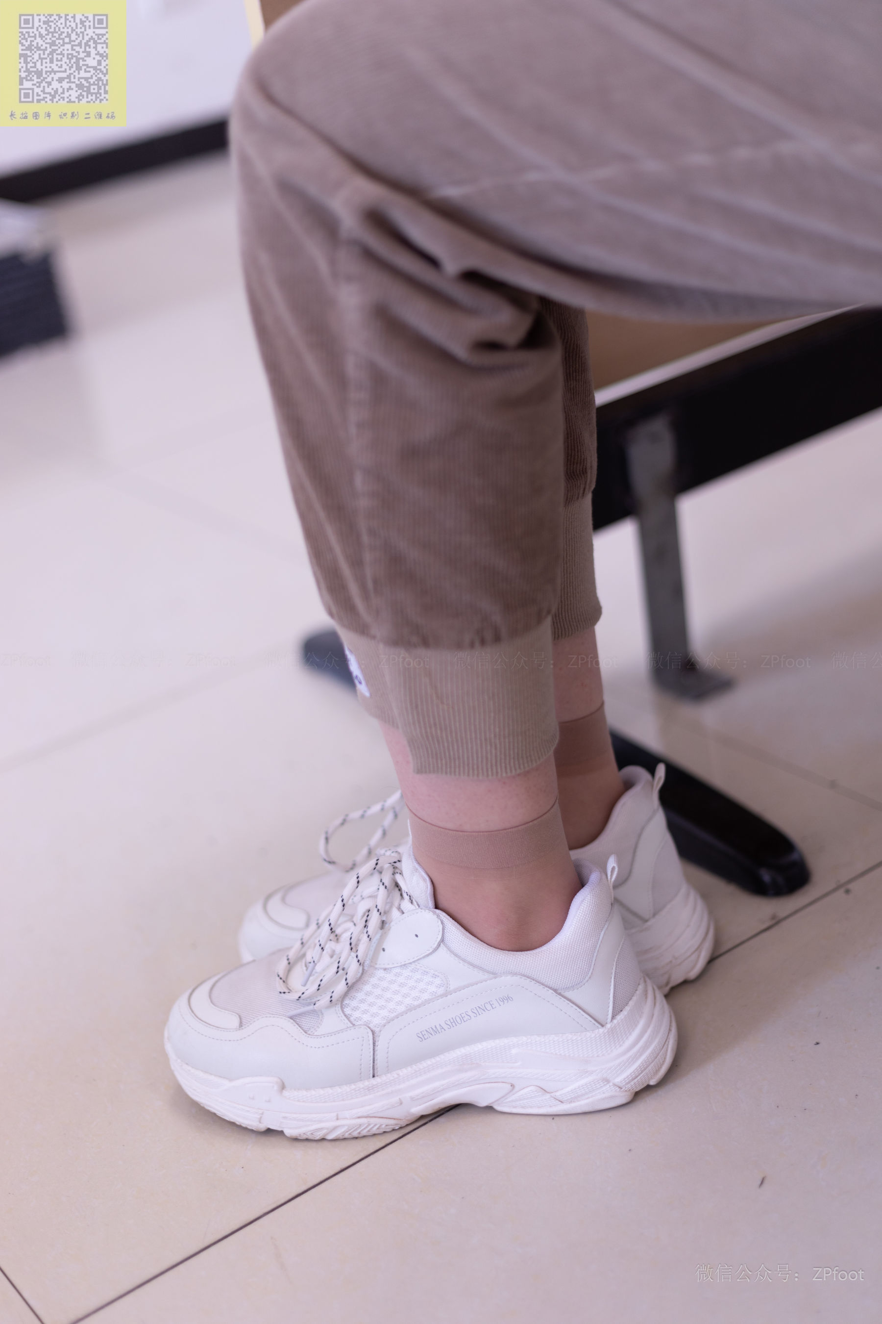 NO.286 晨晨的灰丝和运动鞋短丝-图56