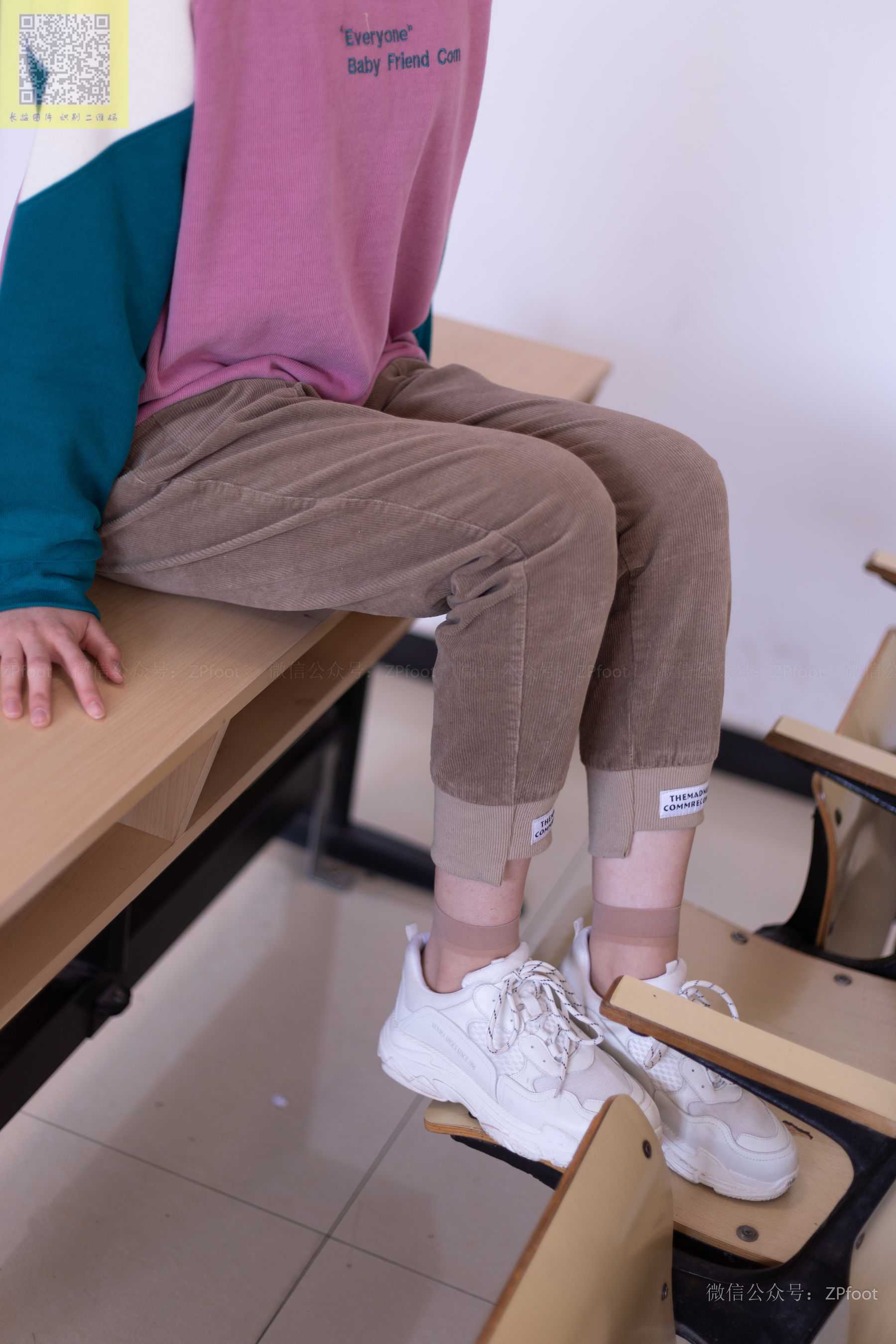 NO.286 晨晨的灰丝和运动鞋短丝-图58