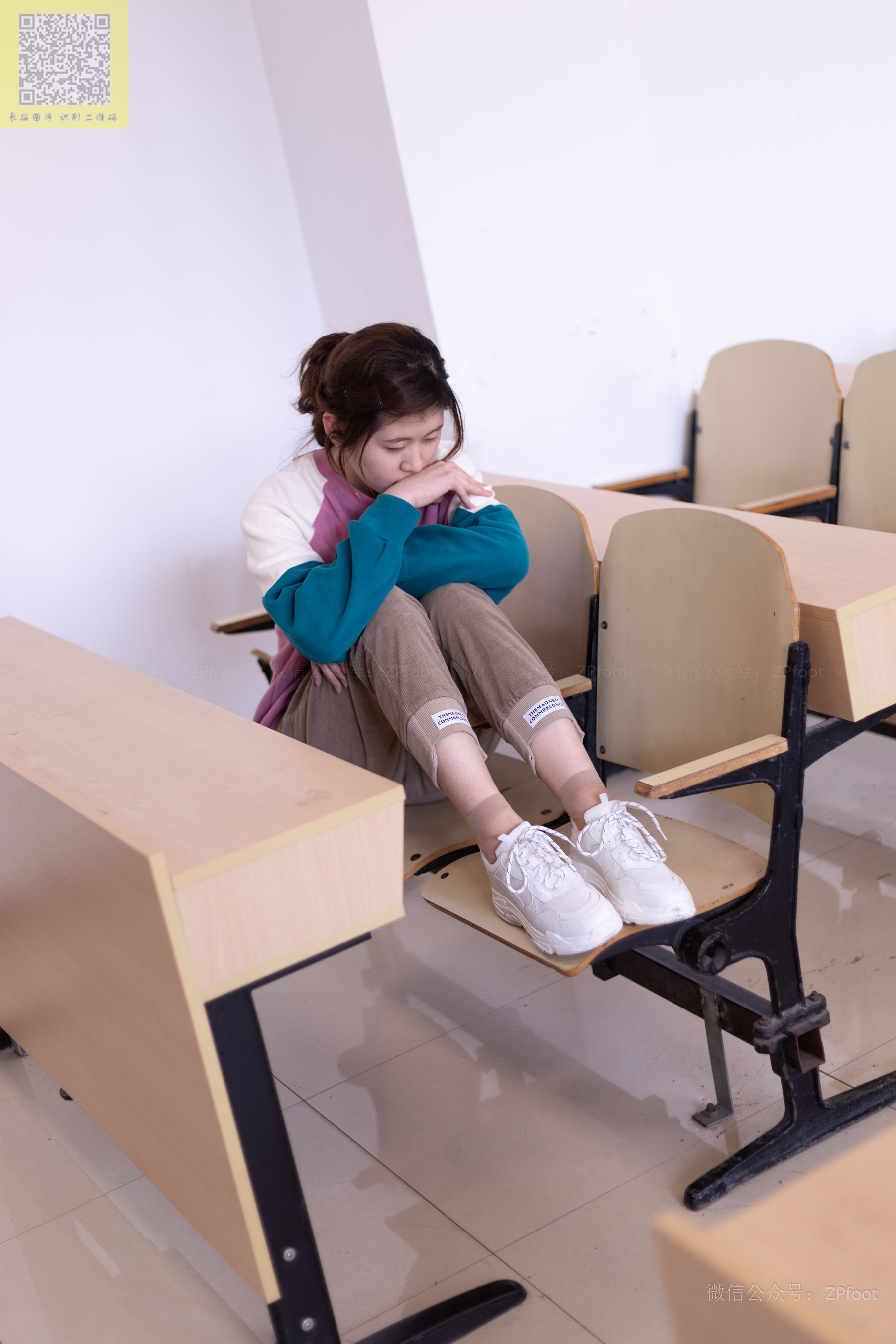 NO.286 晨晨的灰丝和运动鞋短丝-图62