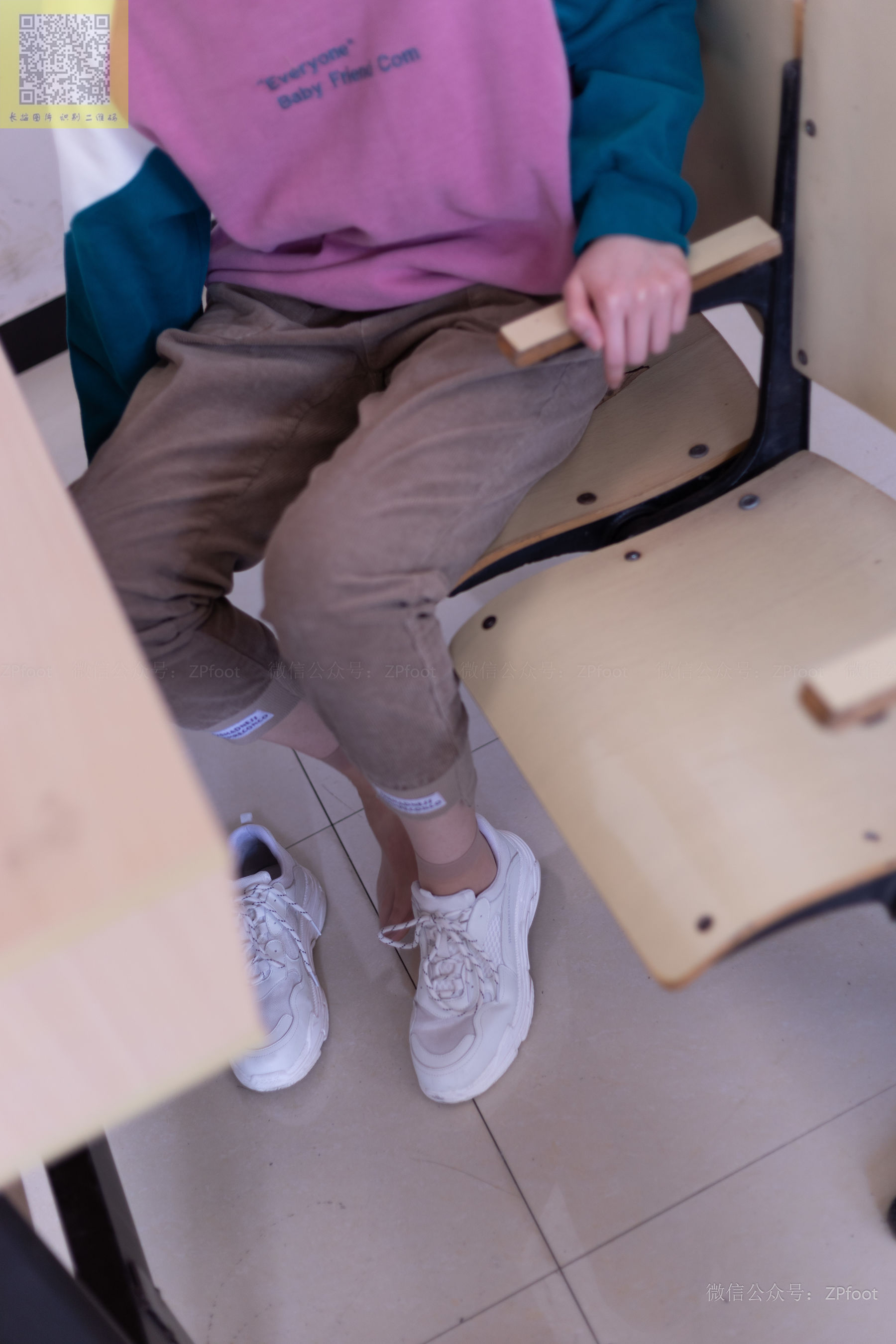 NO.286 晨晨的灰丝和运动鞋短丝-图65