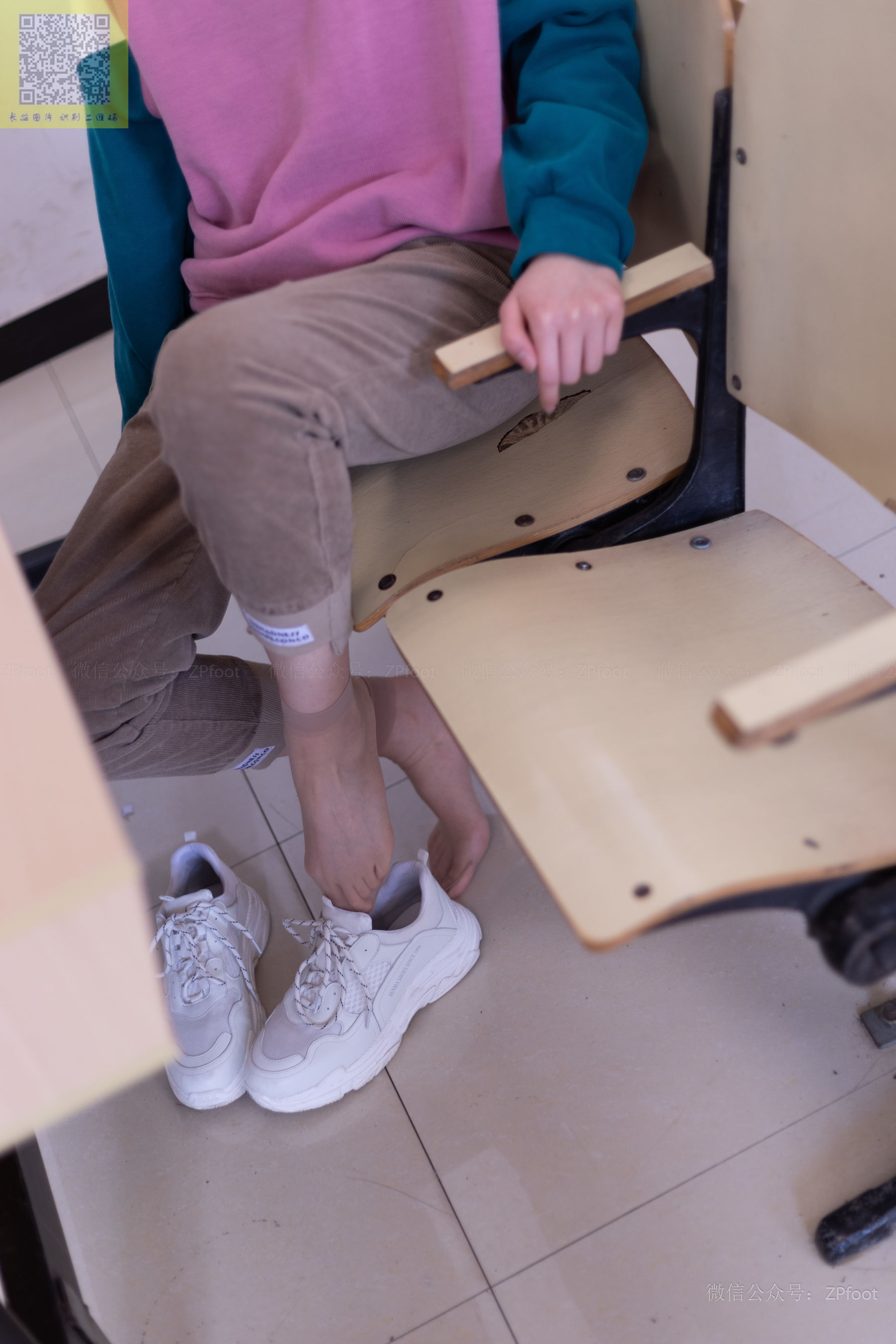 NO.286 晨晨的灰丝和运动鞋短丝-图67