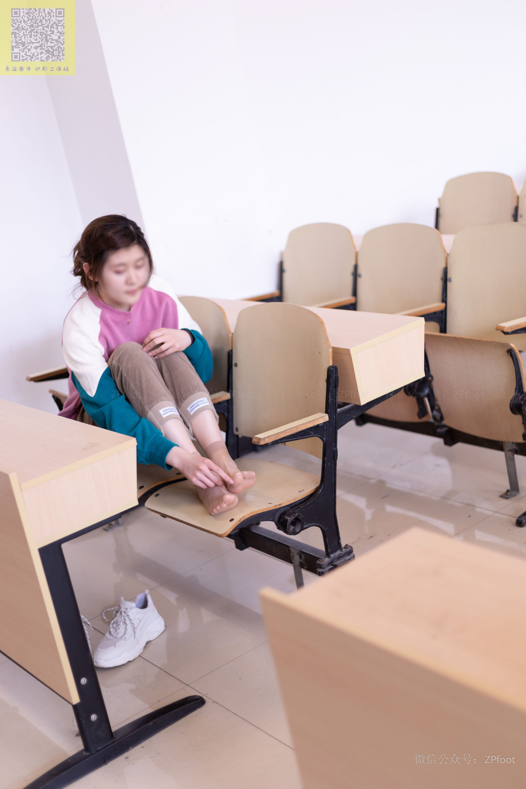 NO.286 晨晨的灰丝和运动鞋短丝-图69