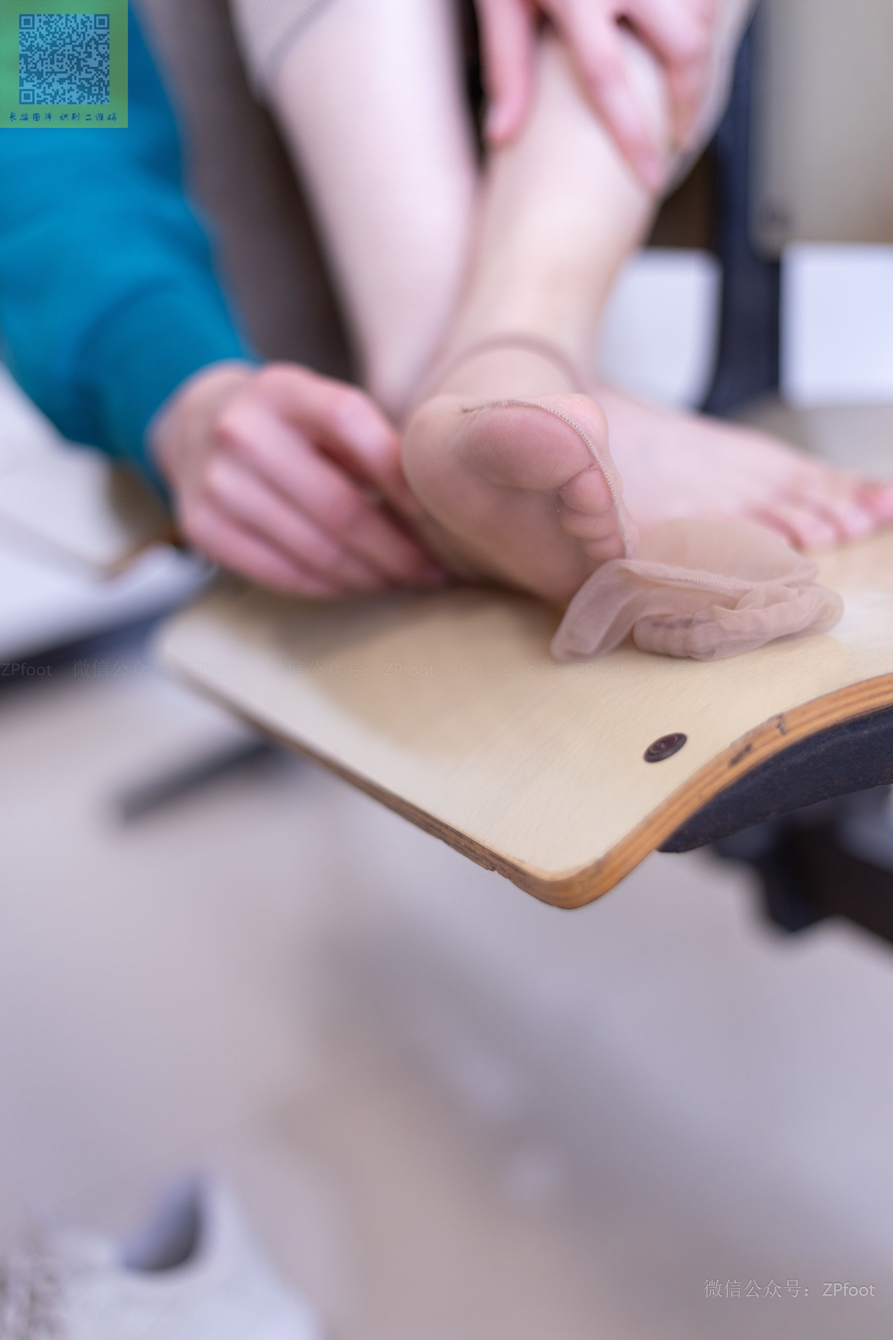 NO.286 晨晨的灰丝和运动鞋短丝-图83