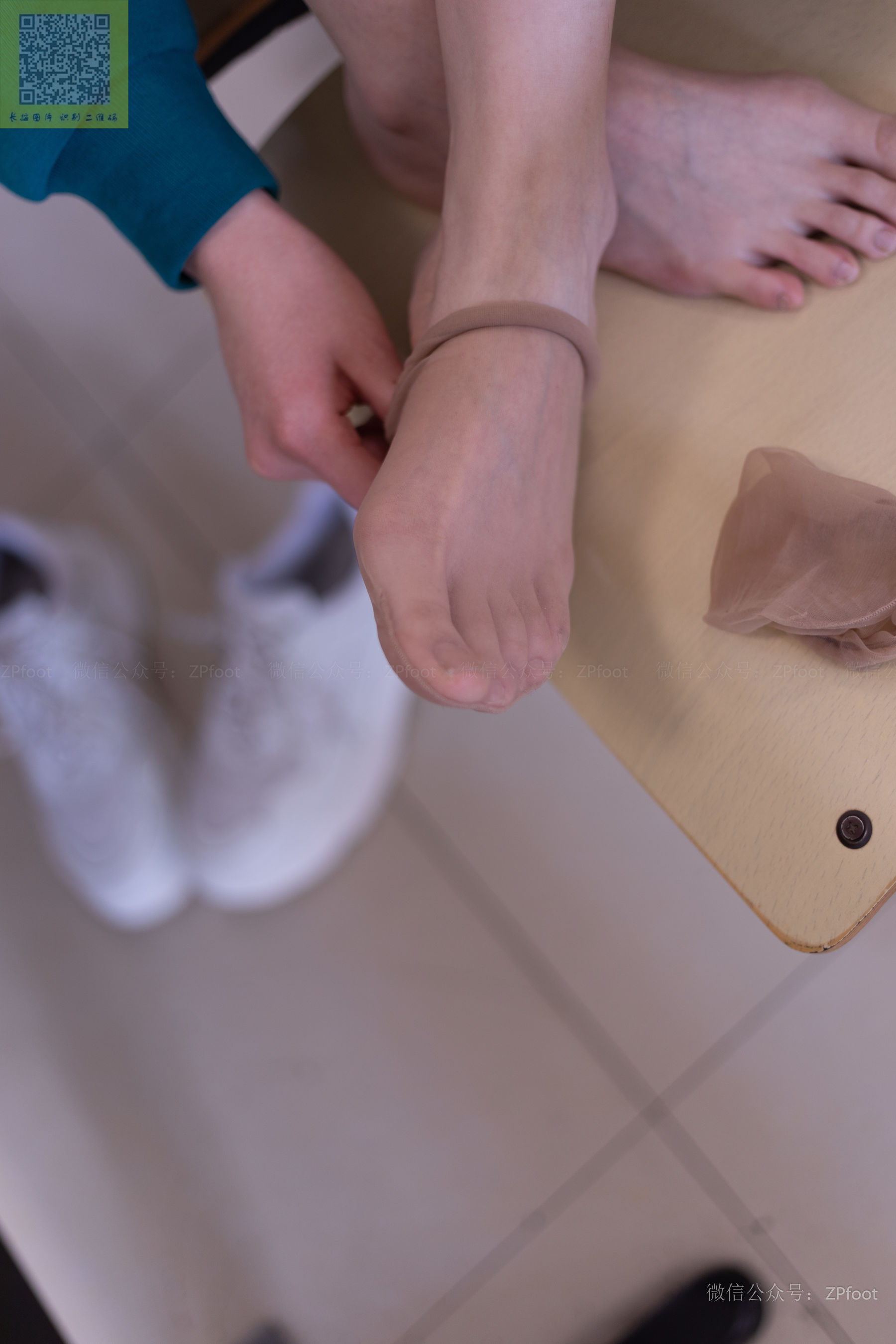 NO.286 晨晨的灰丝和运动鞋短丝-图85