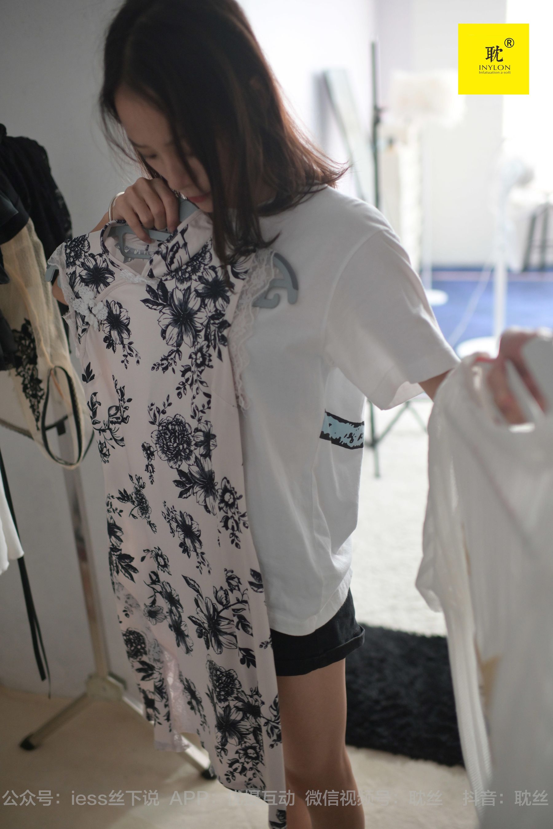 第N种幻想 孤单的周末② 小六 小裙子+鱼嘴鞋+脱鞋玩水-图3