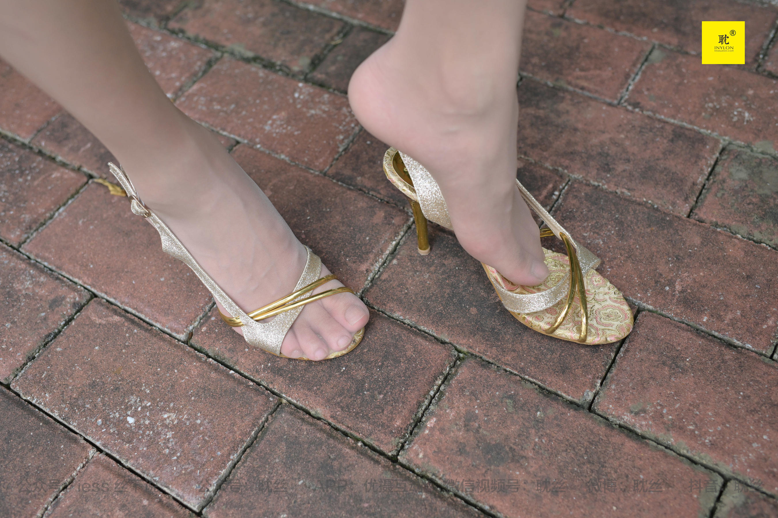 第N种幻想 孤单的周末② 小六 小裙子+鱼嘴鞋+脱鞋玩水-图53