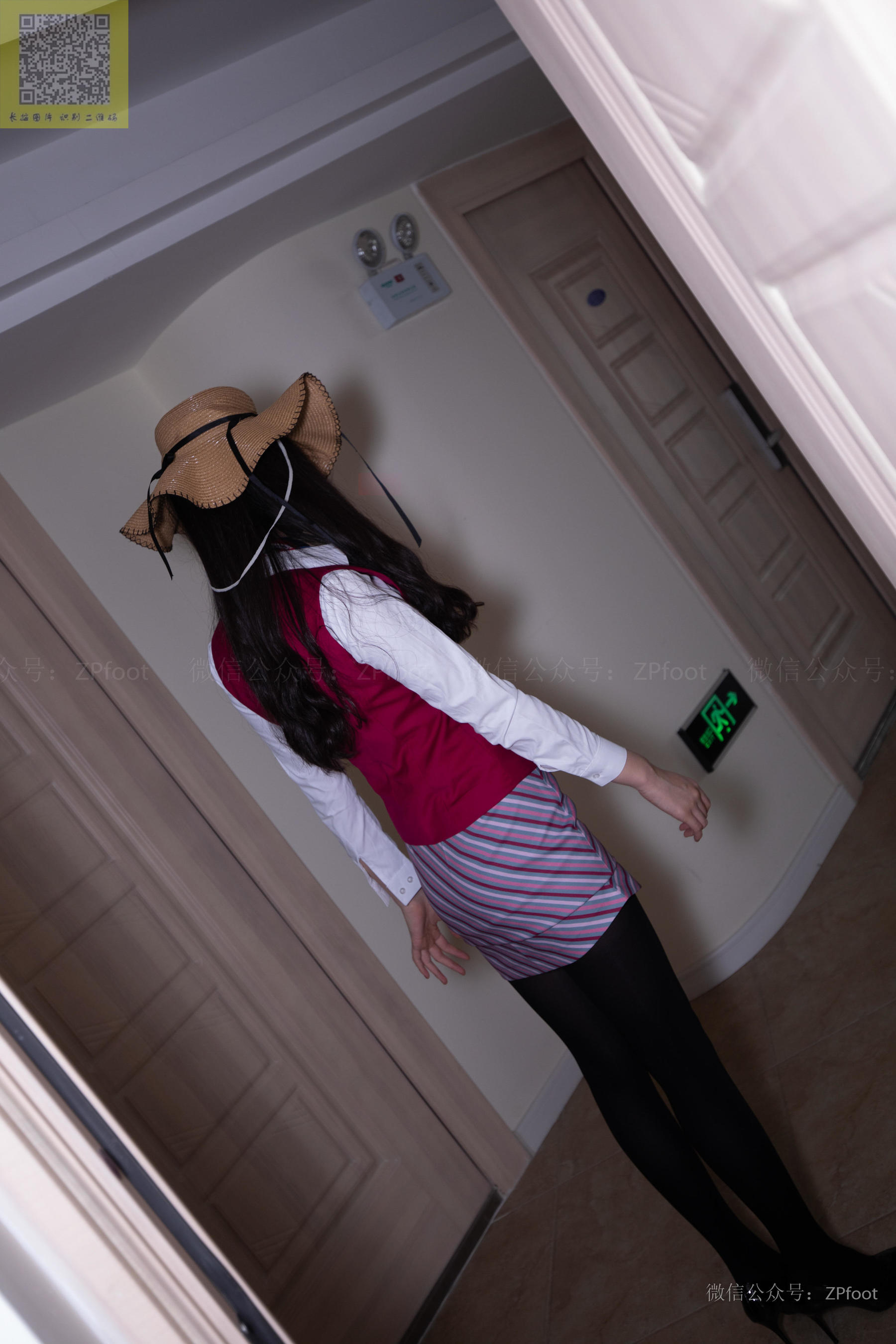 NO.303 酸奶掉在丝袜上-图2