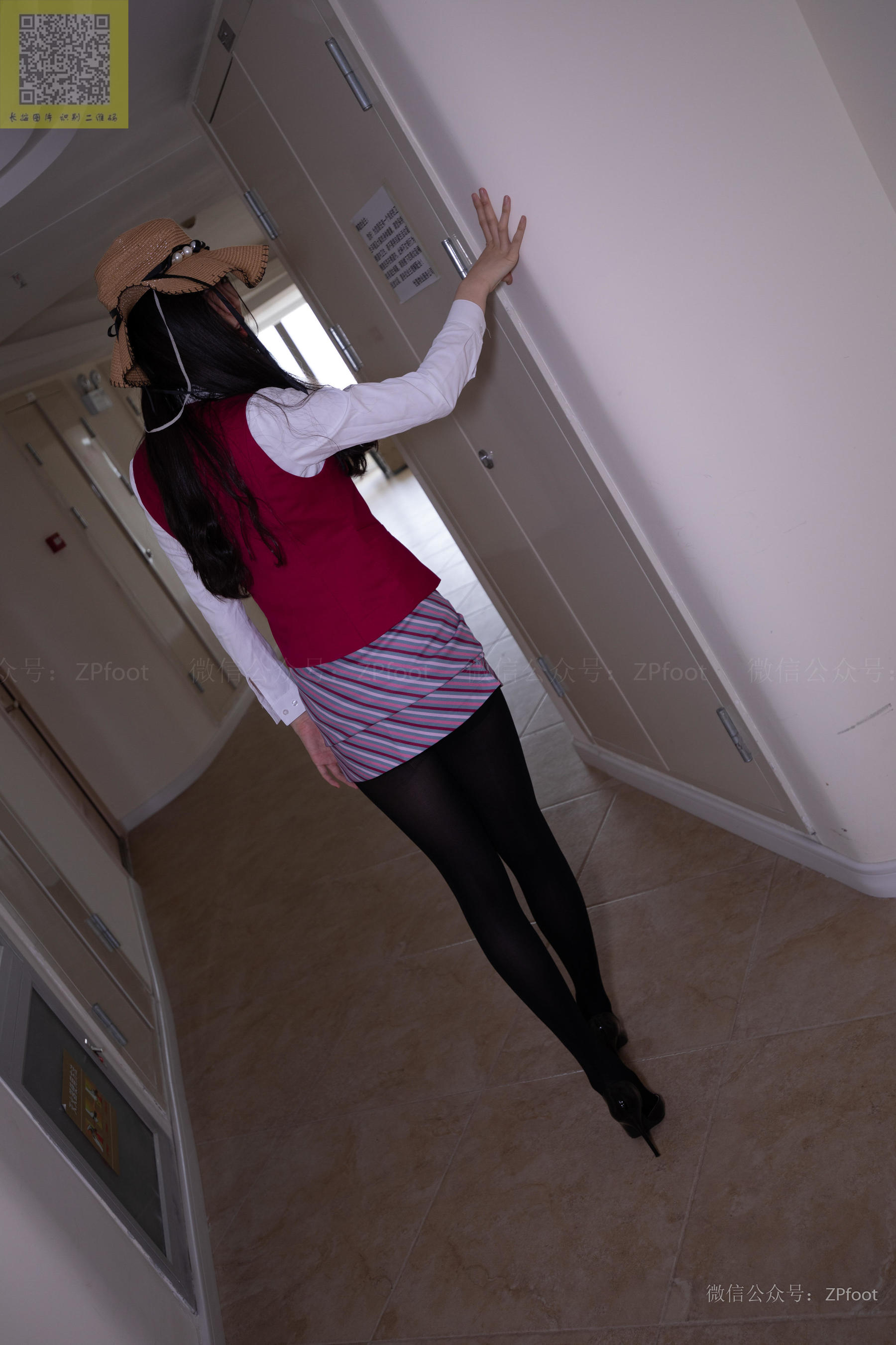 NO.303 酸奶掉在丝袜上-图3