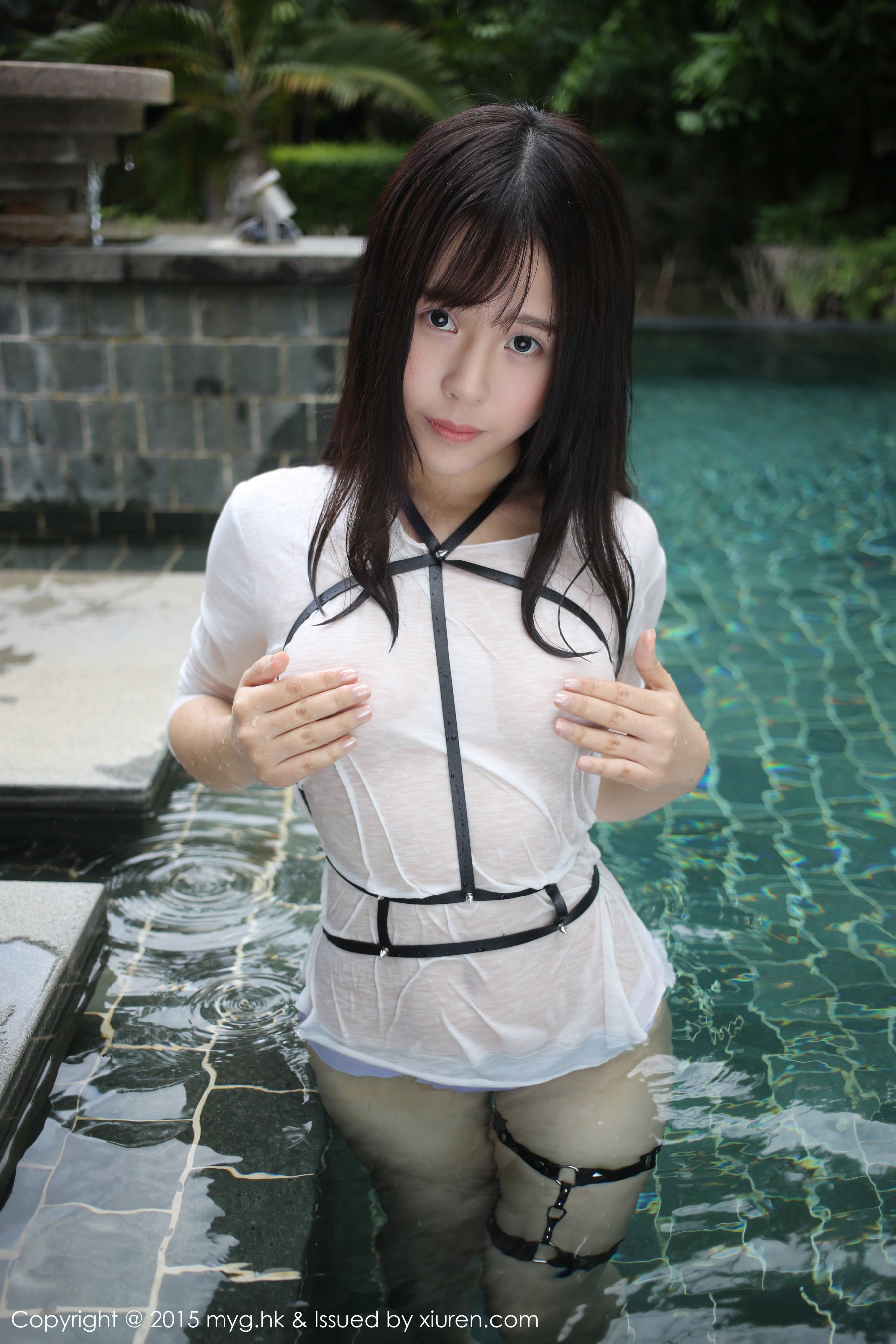 Evelyn艾莉《黑丝吊袜+泳池湿身》  Vol.170-图12