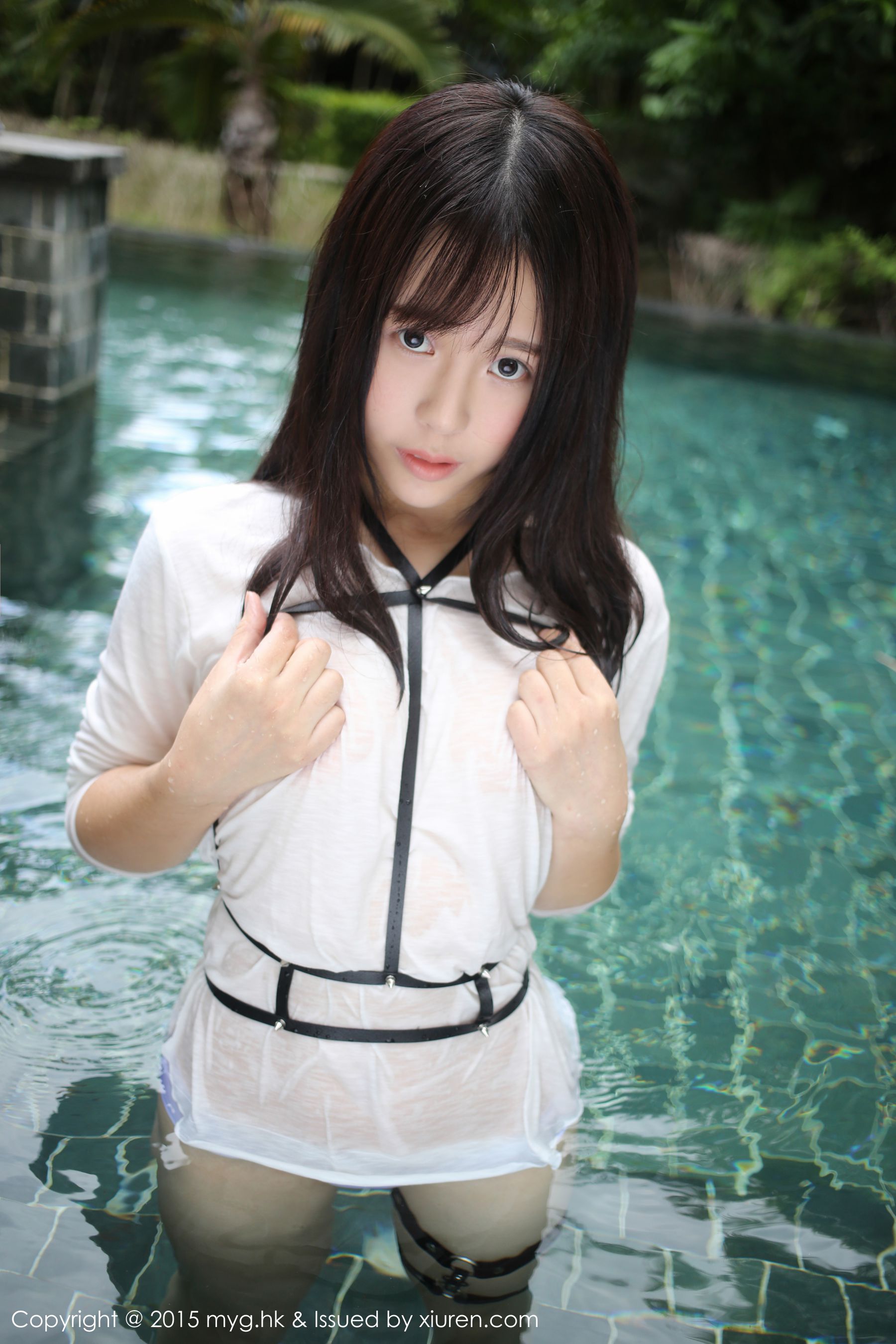 Evelyn艾莉《黑丝吊袜+泳池湿身》  Vol.170-图16