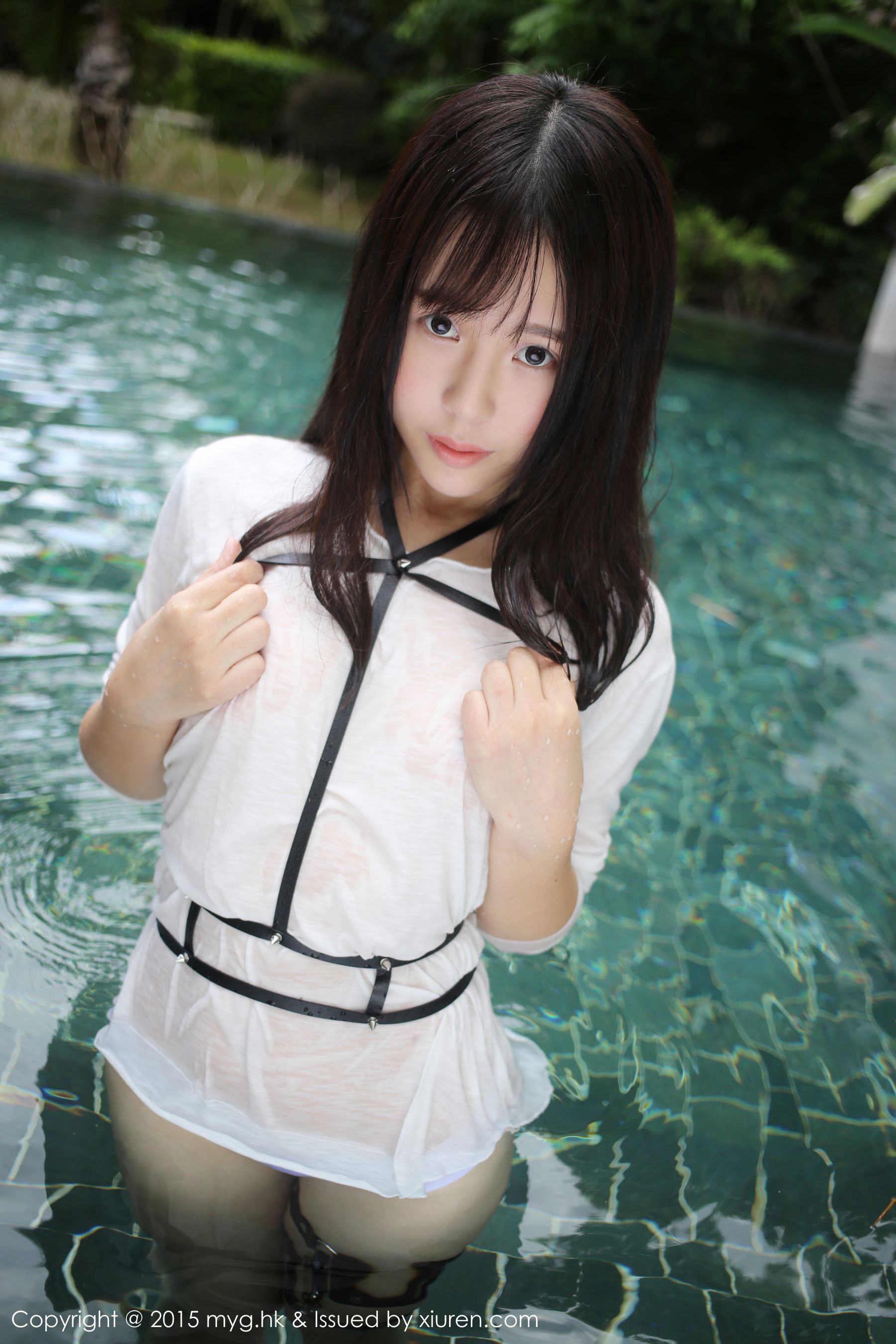 Evelyn艾莉《黑丝吊袜+泳池湿身》  Vol.170-图17