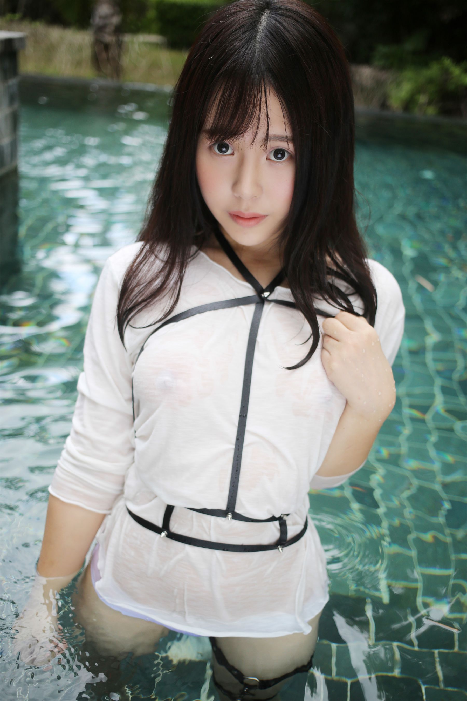Evelyn艾莉《黑丝吊袜+泳池湿身》  Vol.170-图18