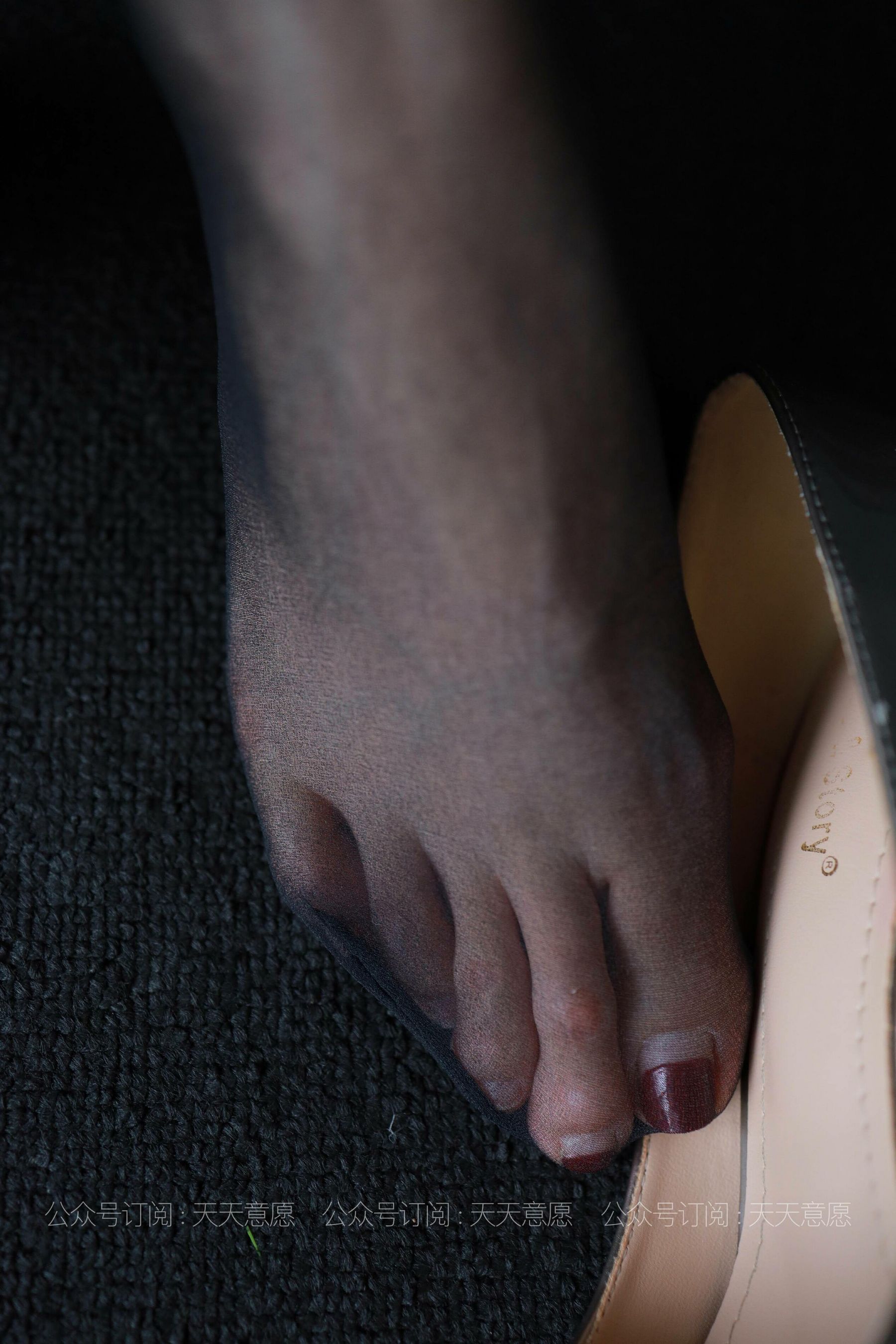 丝享家 802：羽西《沙发上的黑丝》-图13