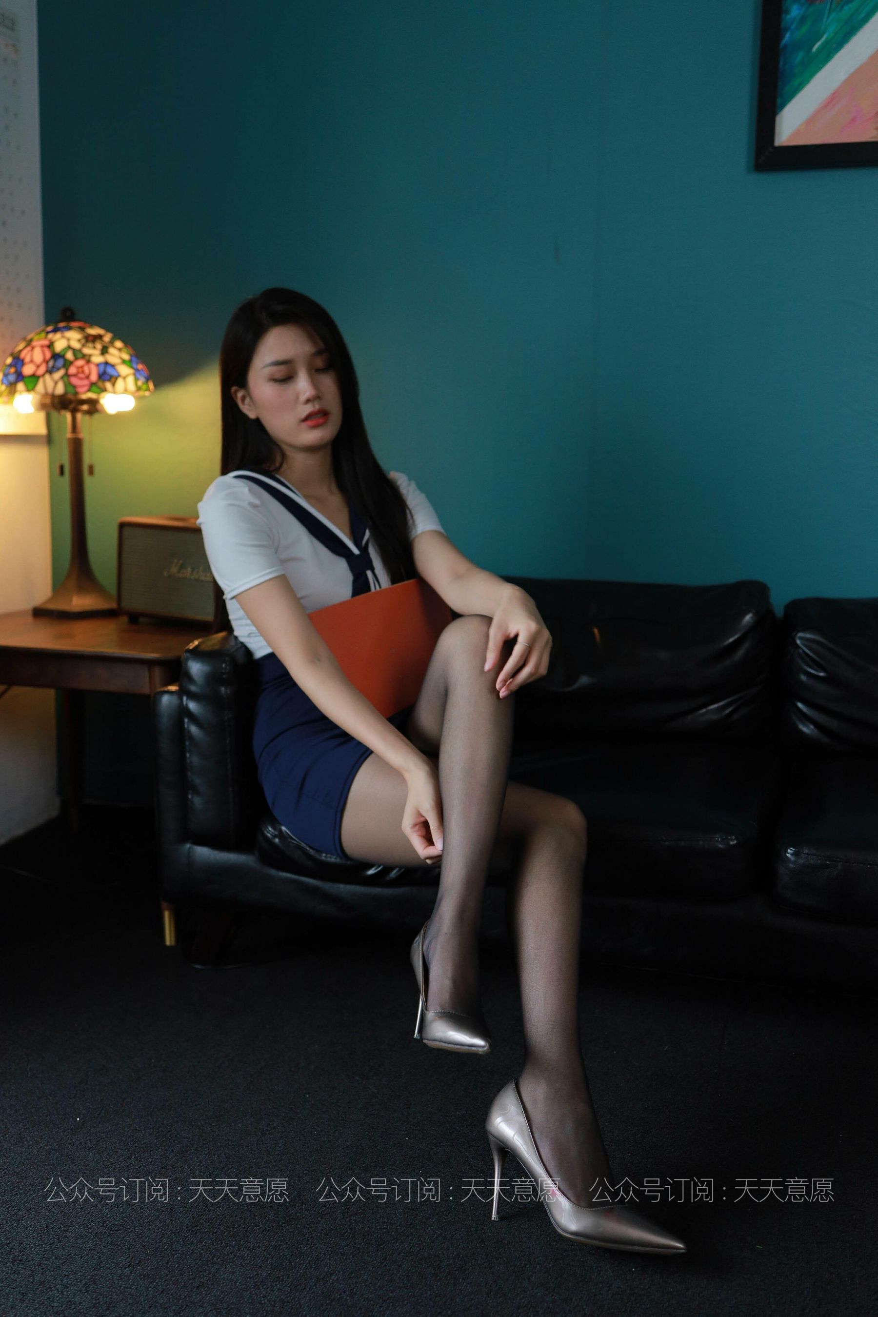 丝享家 802：羽西《沙发上的黑丝》-图2