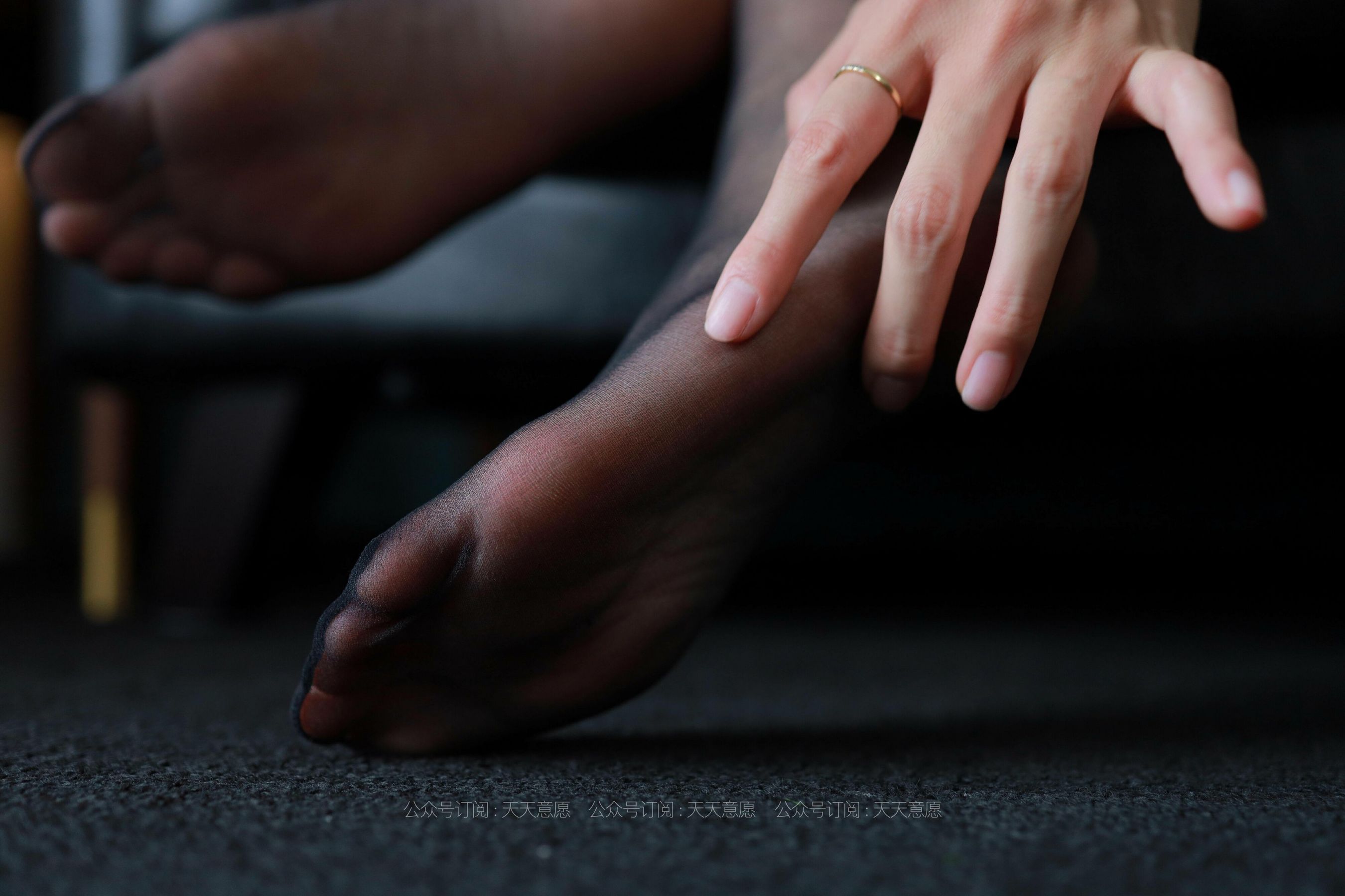 丝享家 802：羽西《沙发上的黑丝》-图75