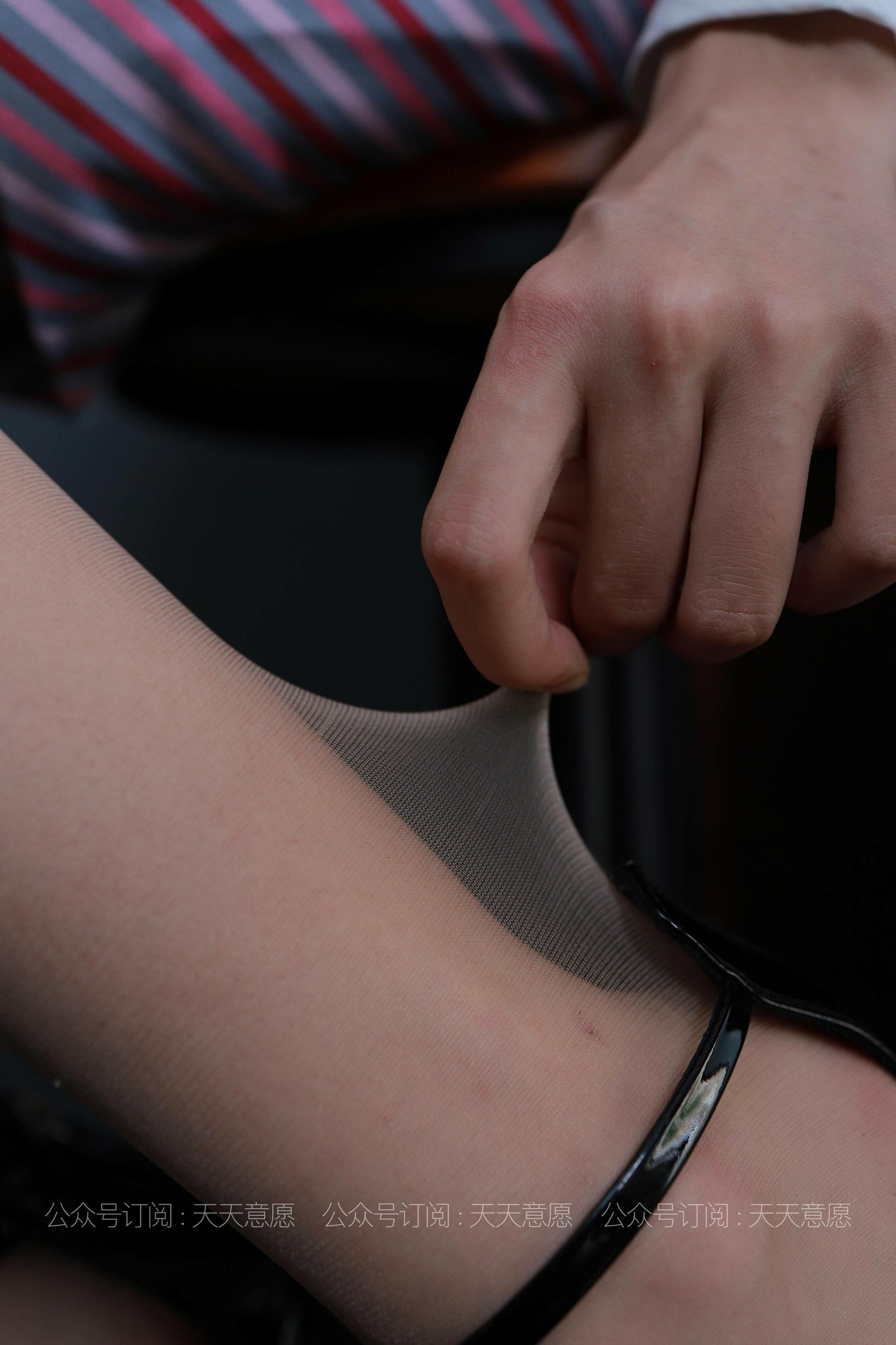 丝享家 810：肉肉《桌底下的制服》-图8