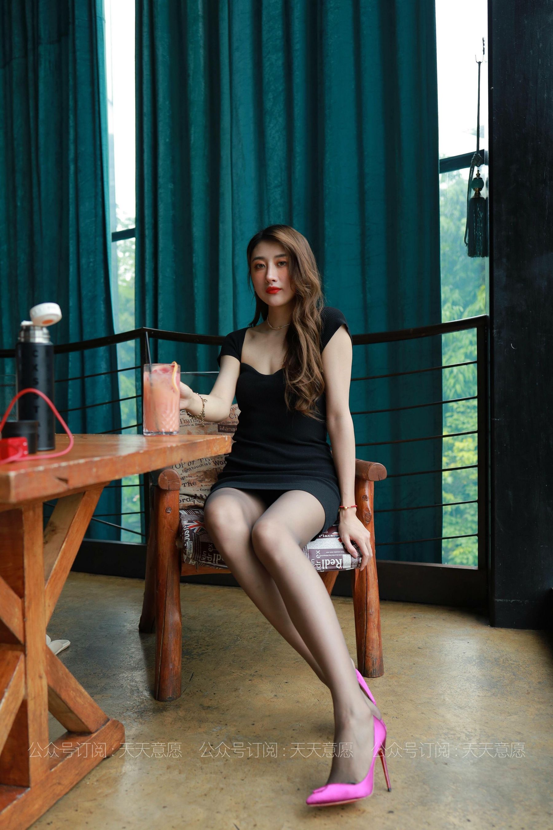 丝享家 815：夏夏《灰丝长腿一米二》-图3