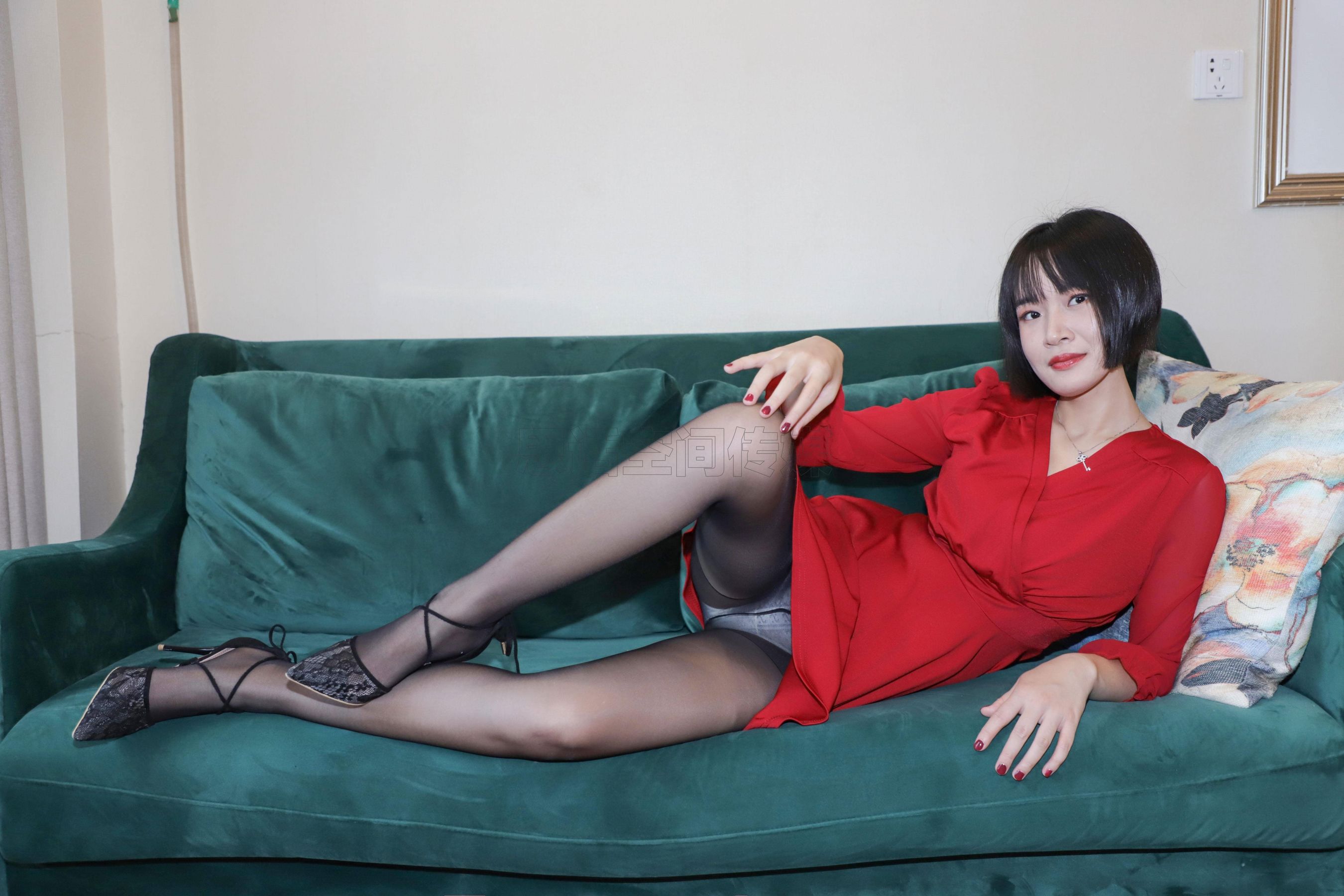 SJ033 新模沐沐子 红裙皮鞭の性感尤物-图5