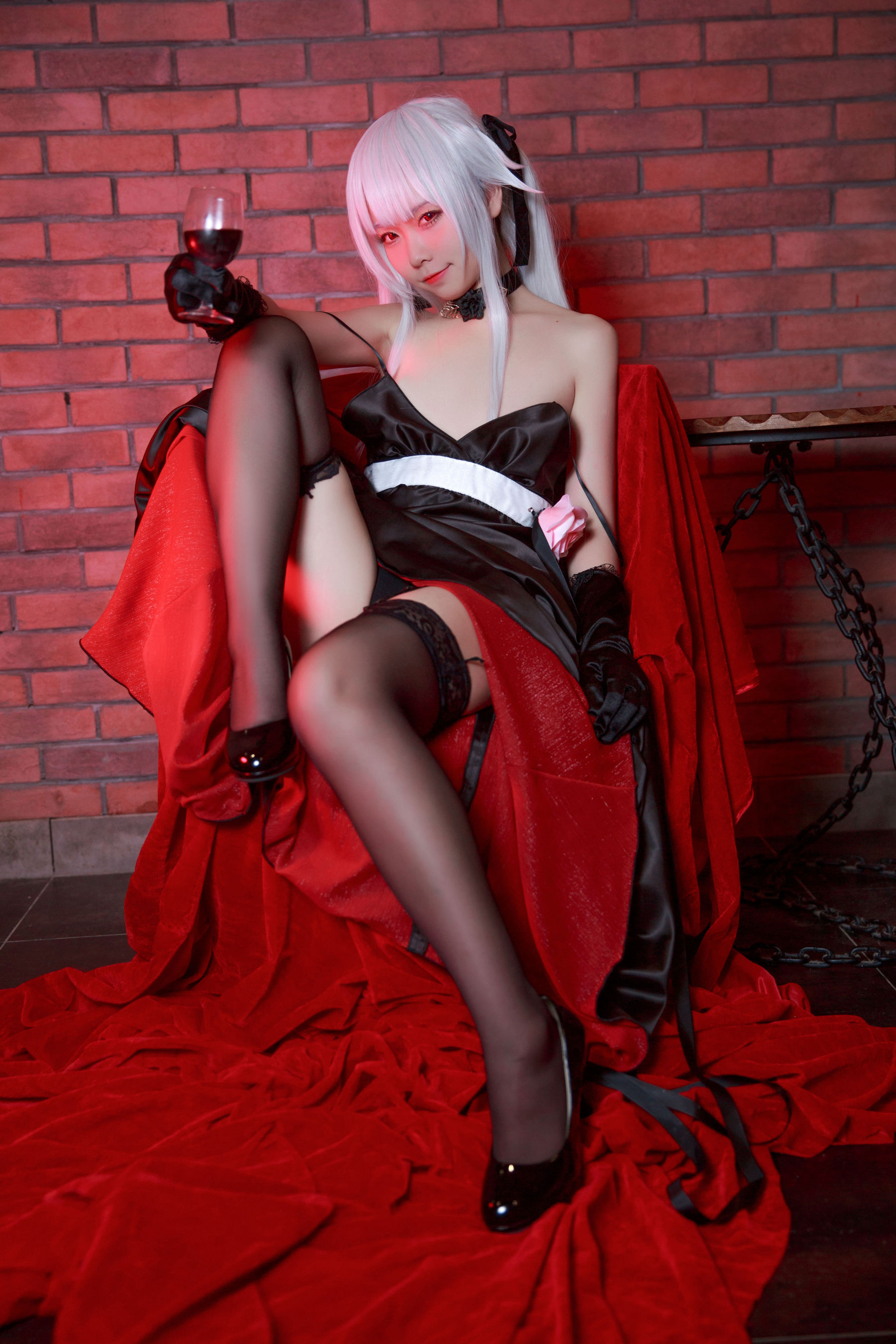 动漫博主G44不会受伤 - 雾枝黑裙礼服-图0