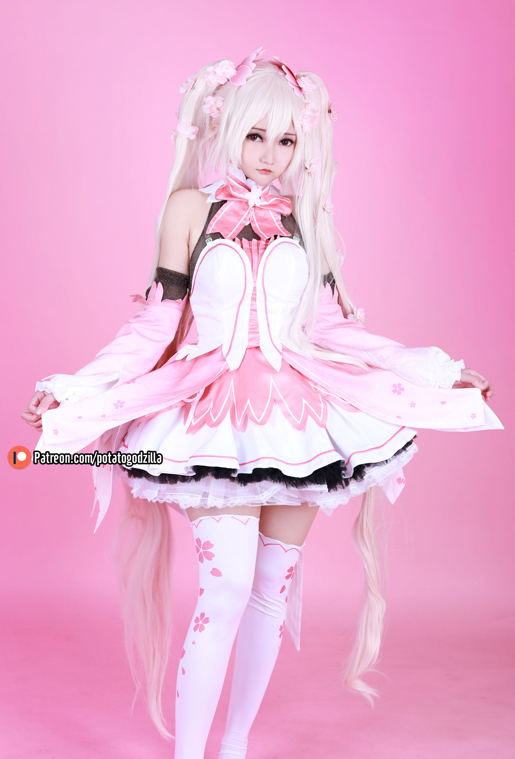 Coser小姐姐Potato Godzilla - Sakura Miku-图1