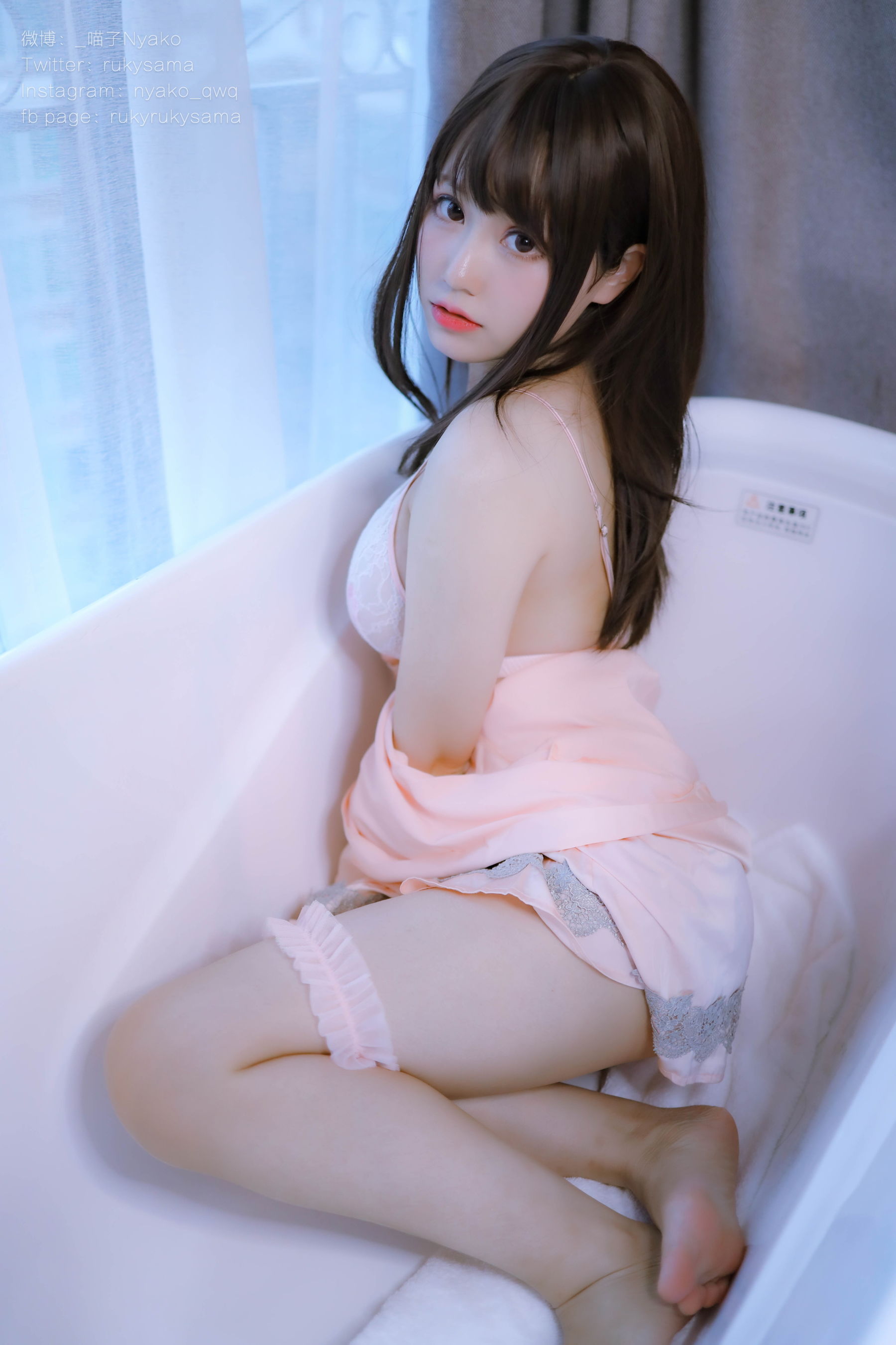 萌妹子Nyako喵子 - 妄想彼女との同棲生活 之 粉嫩丝绸睡衣-图18