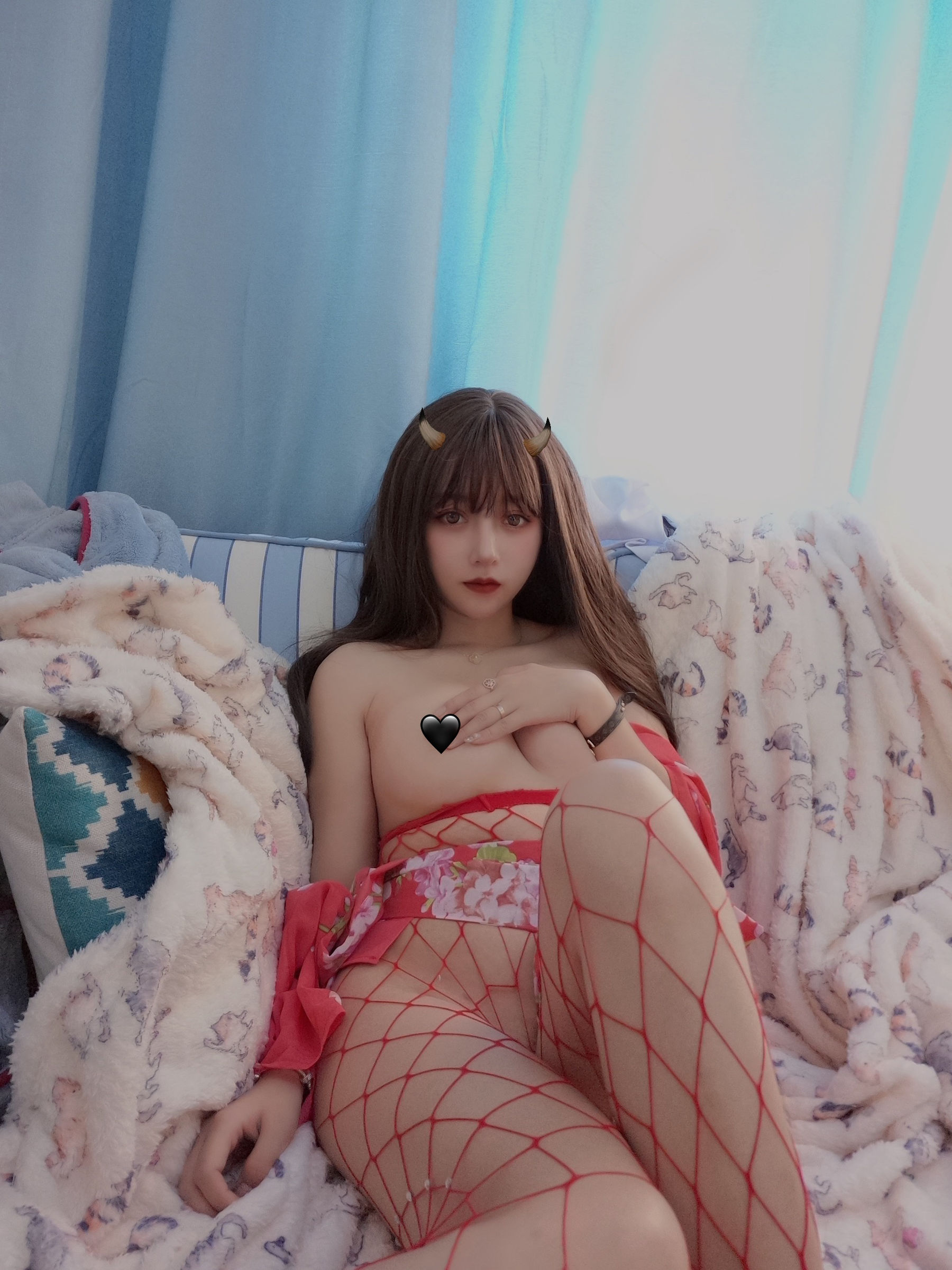 斗鱼米线线sama写真 - 红色网袜-图7