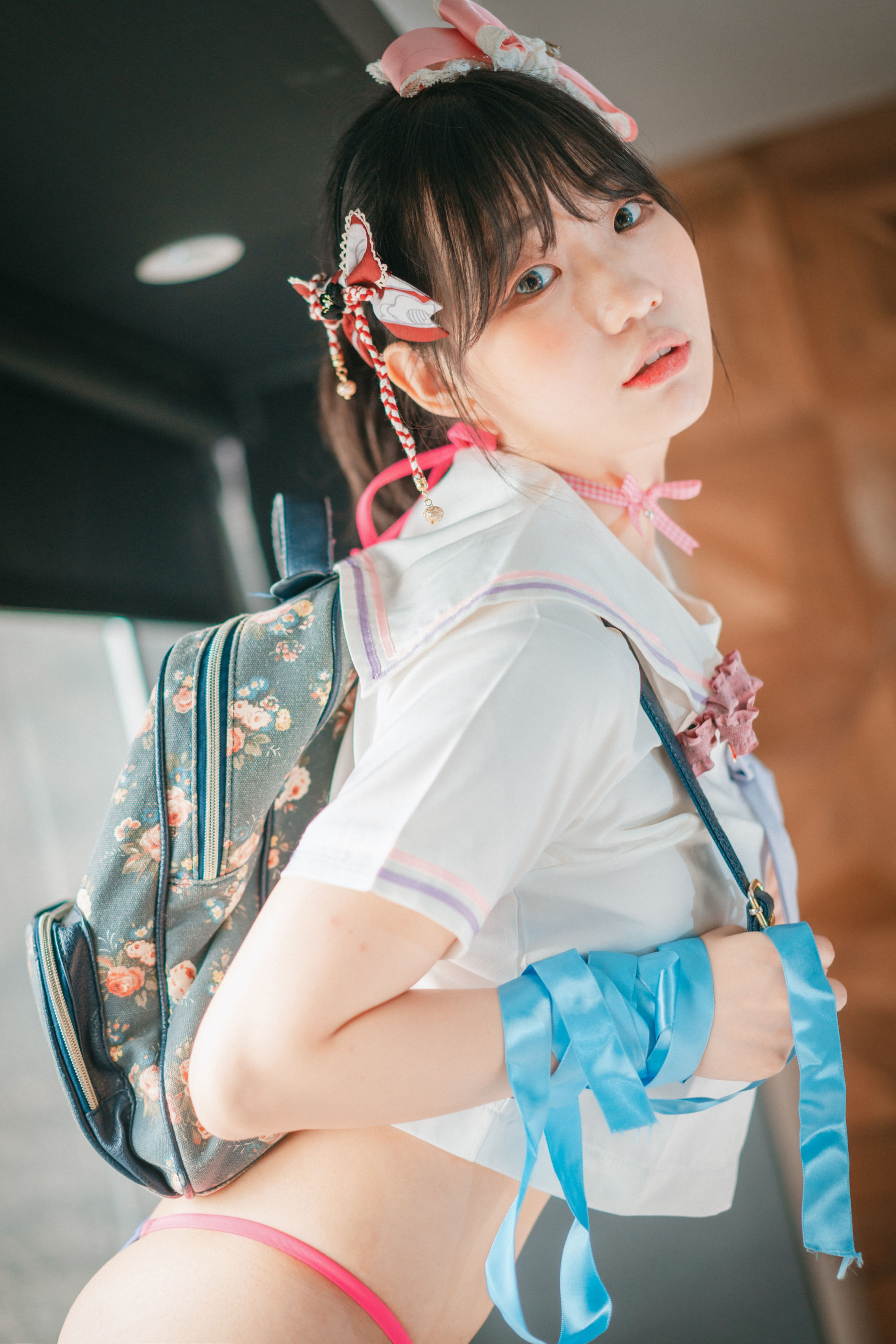 Mimmi - Mochilero en Violeta 写真套图-图3