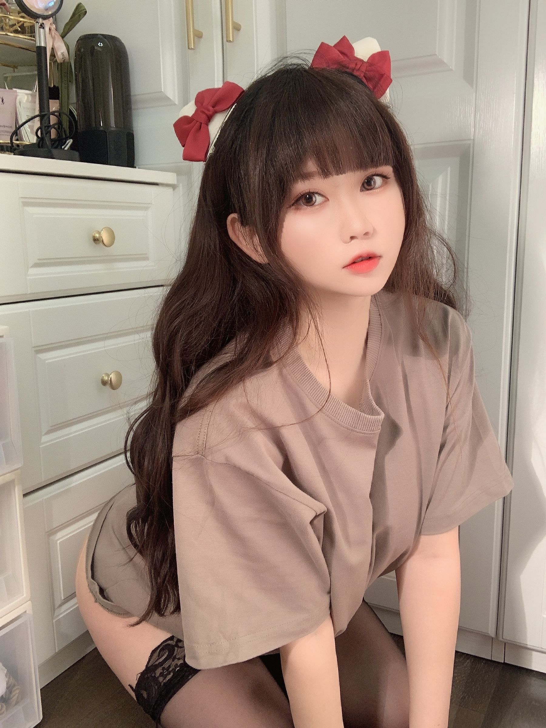 蜜桃少女是依酱呀 - T恤底下-图2