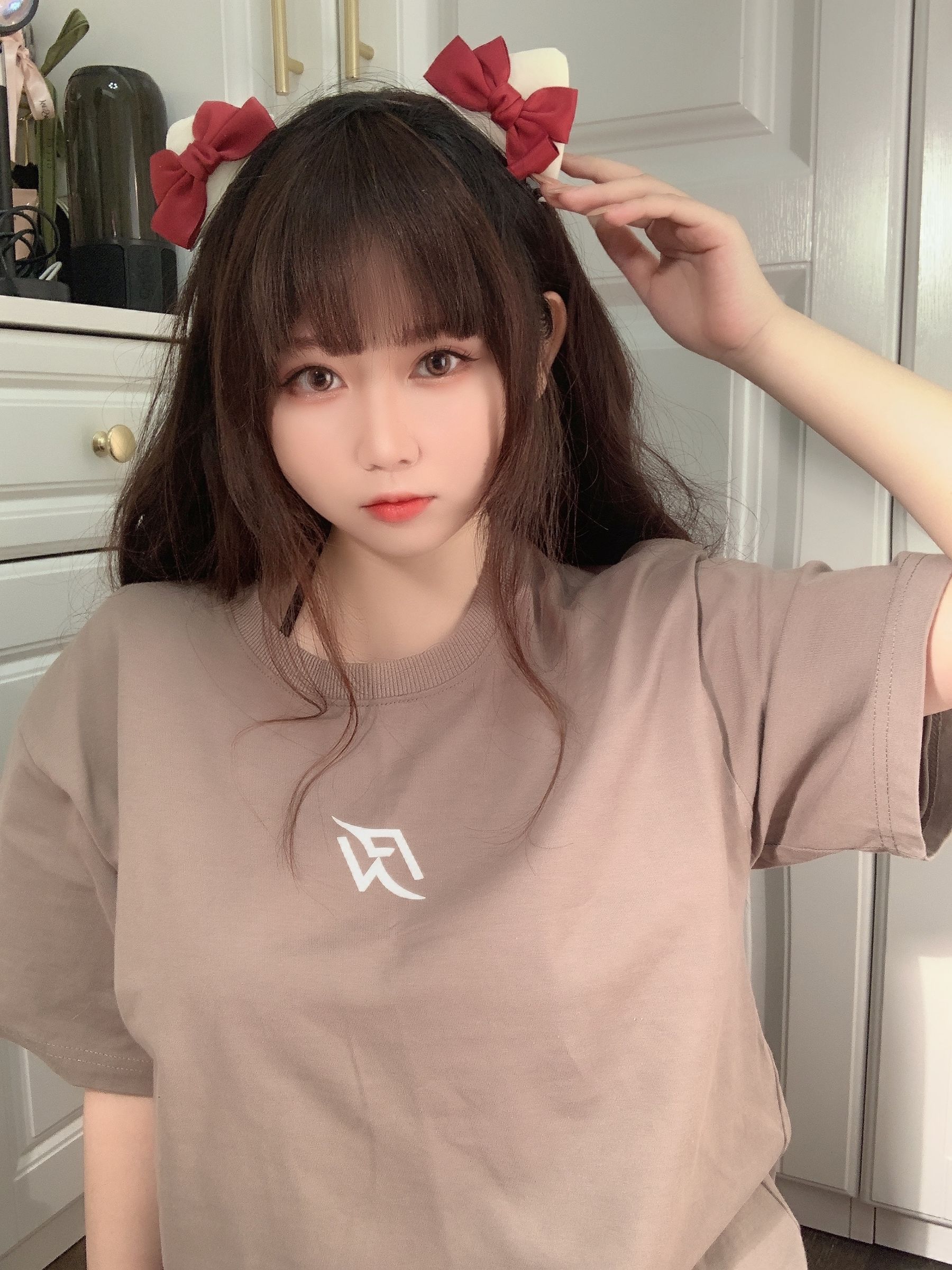 蜜桃少女是依酱呀 - T恤底下-图3