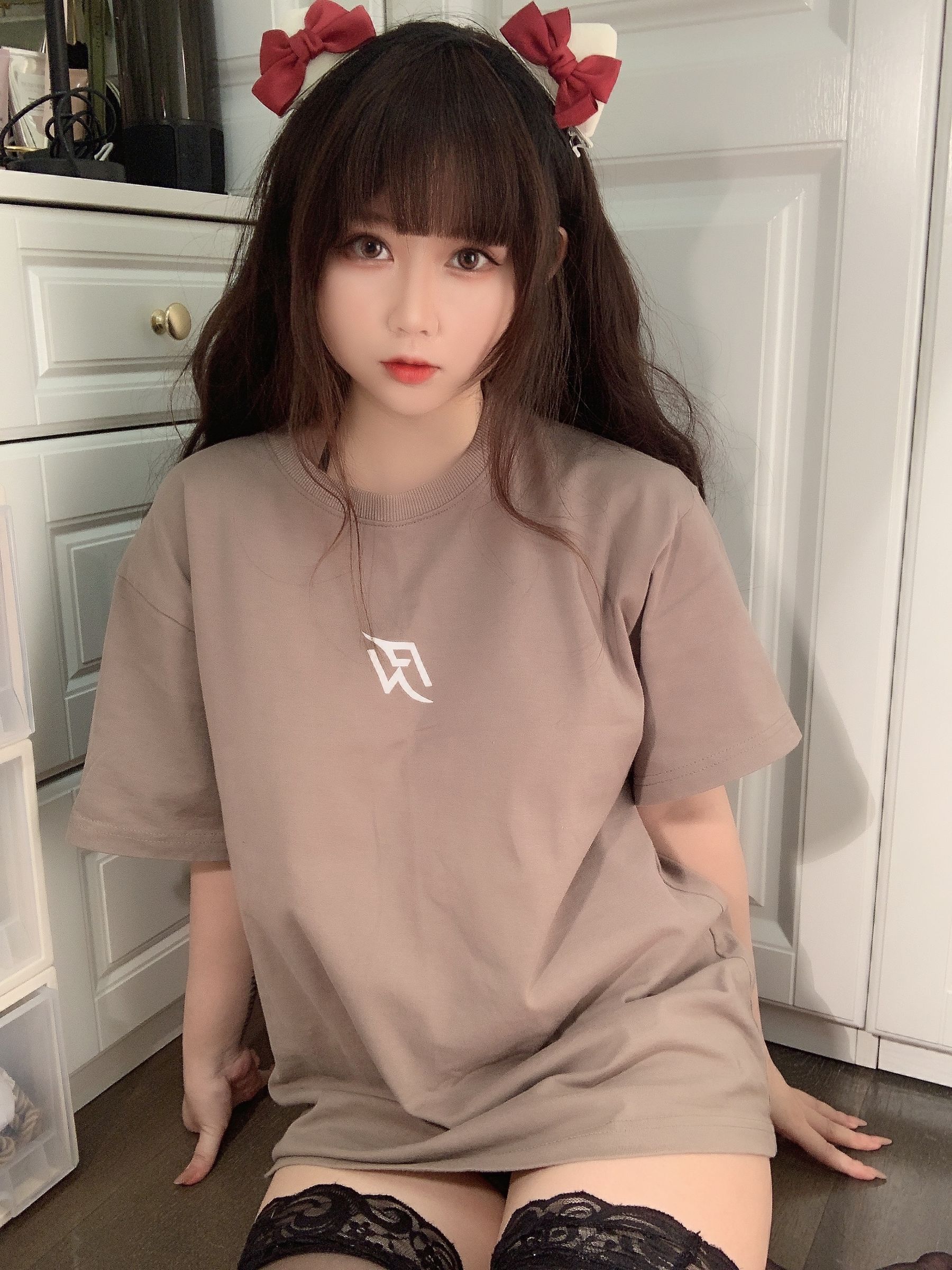 蜜桃少女是依酱呀 - T恤底下-图4