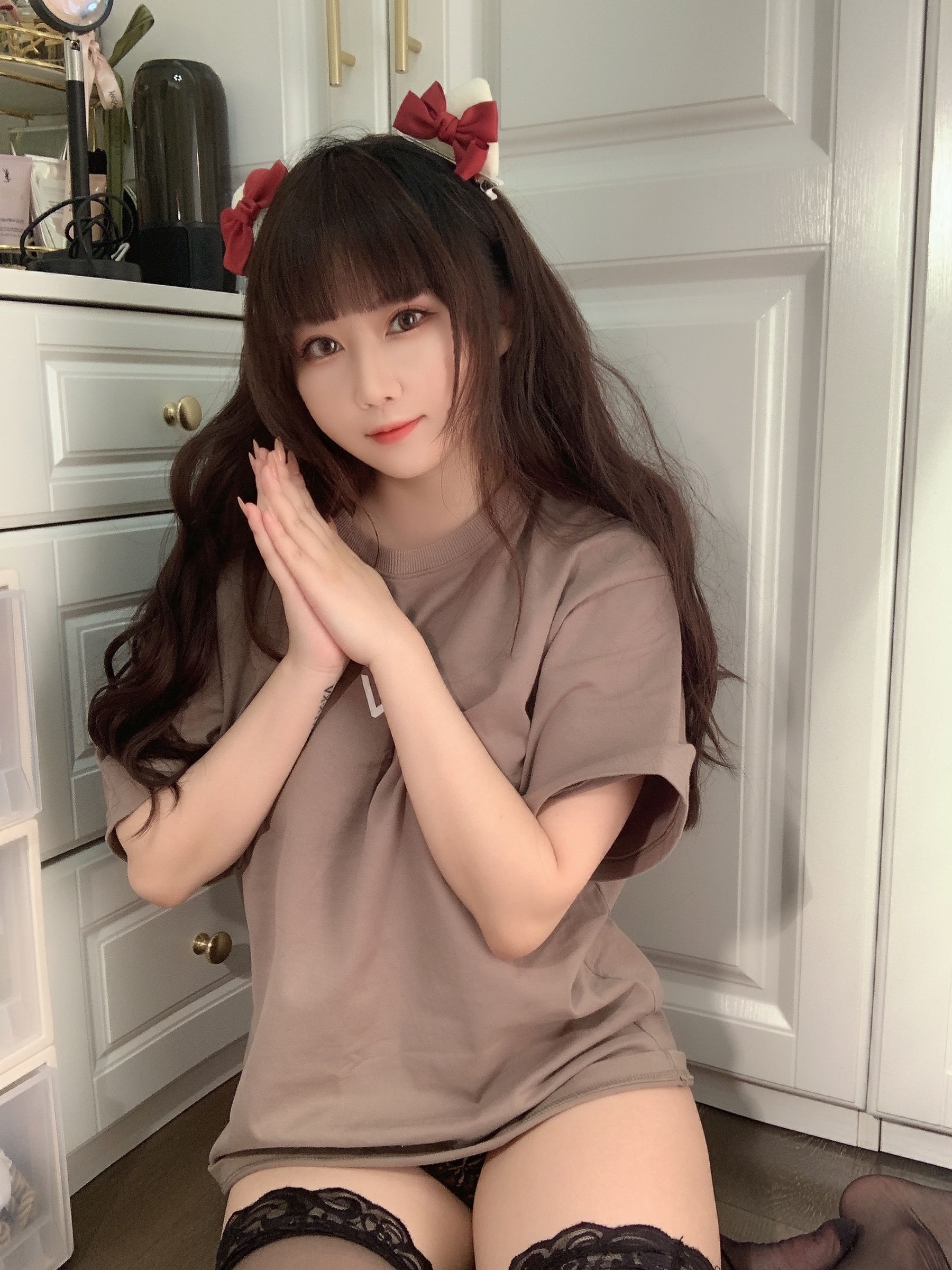 蜜桃少女是依酱呀 - T恤底下-图8