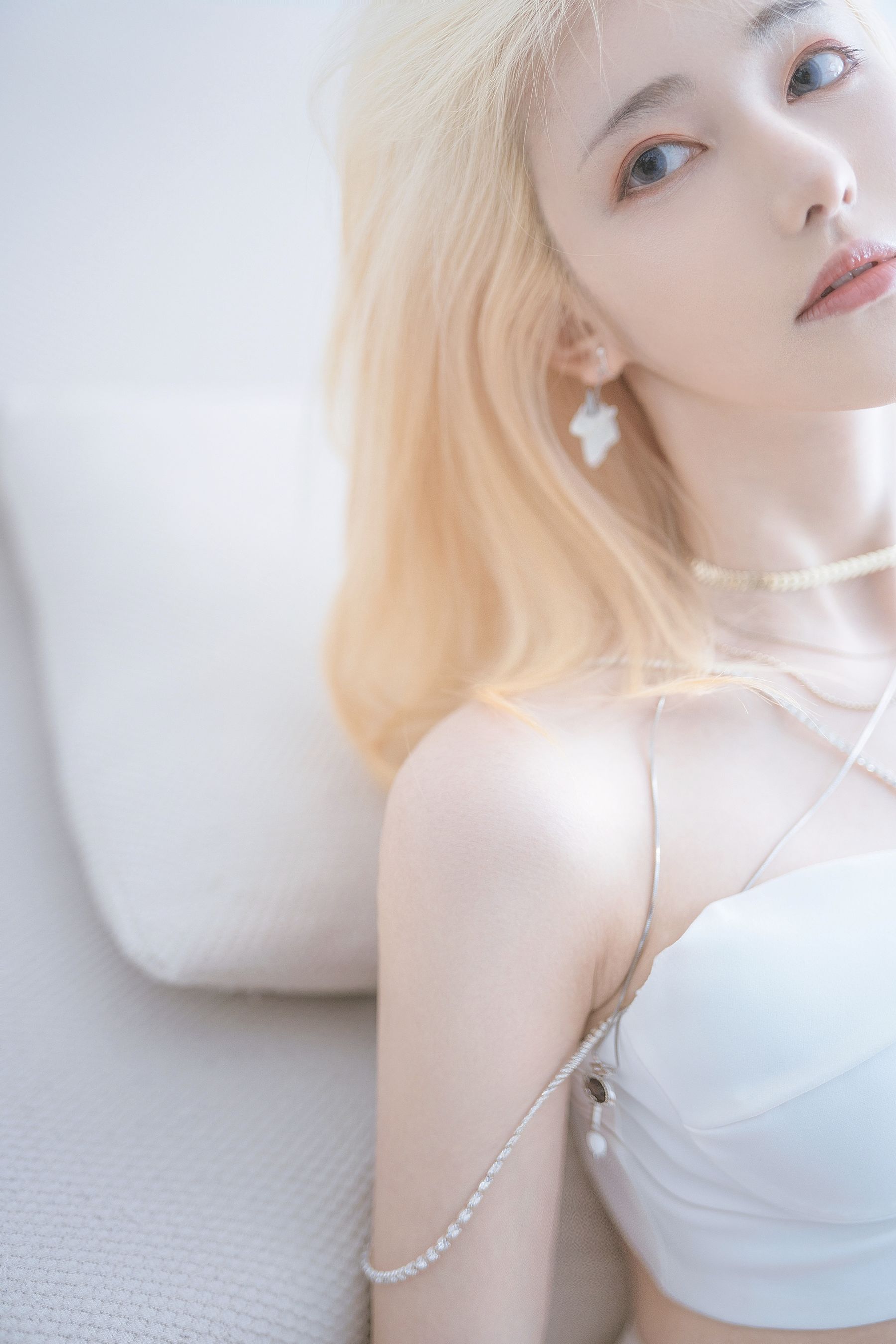 动漫博主南桃Momoko - 白色制服-图1