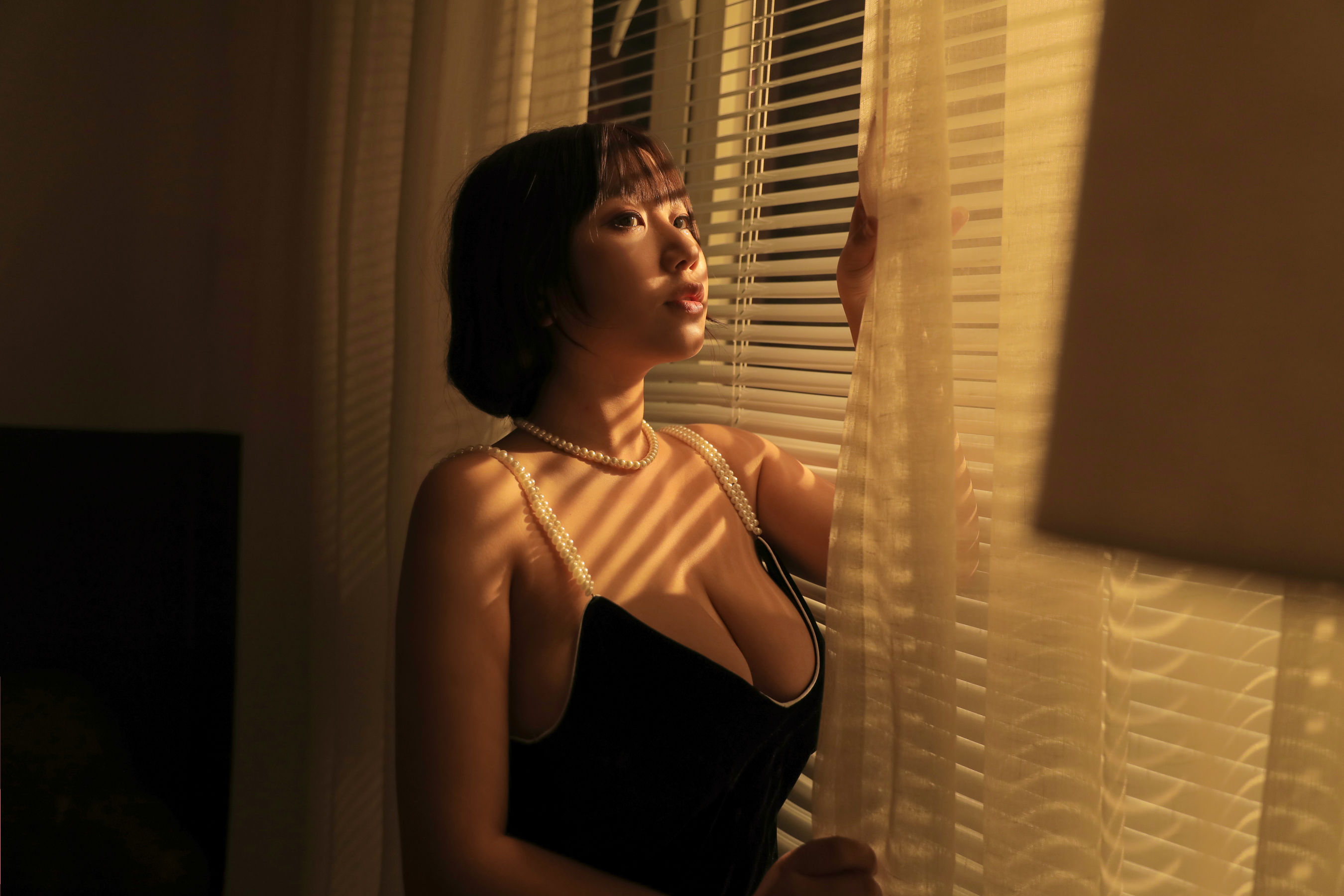 动漫博主穆零Mu0 - 港风黑色小吊带-图0