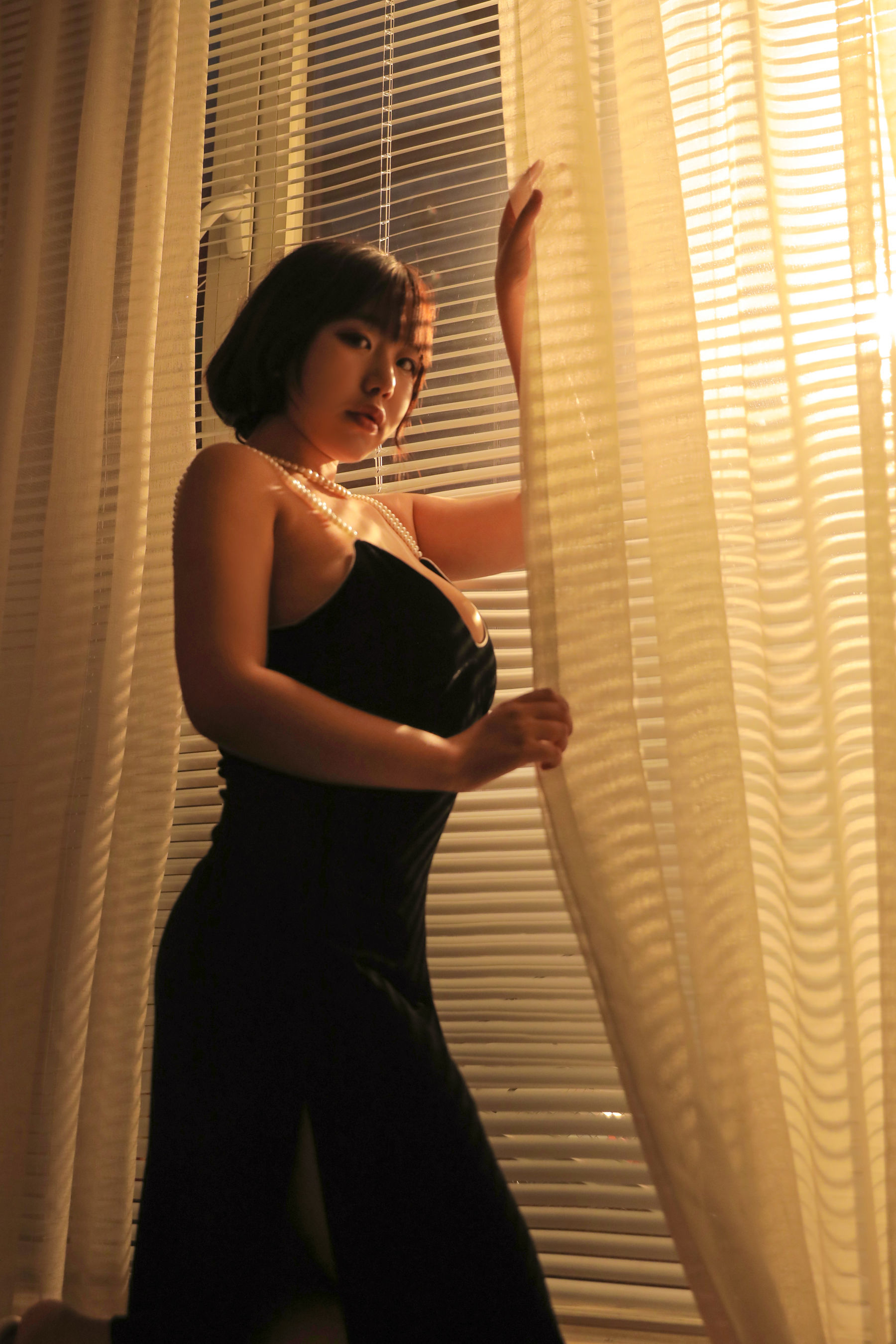 动漫博主穆零Mu0 - 港风黑色小吊带-图1