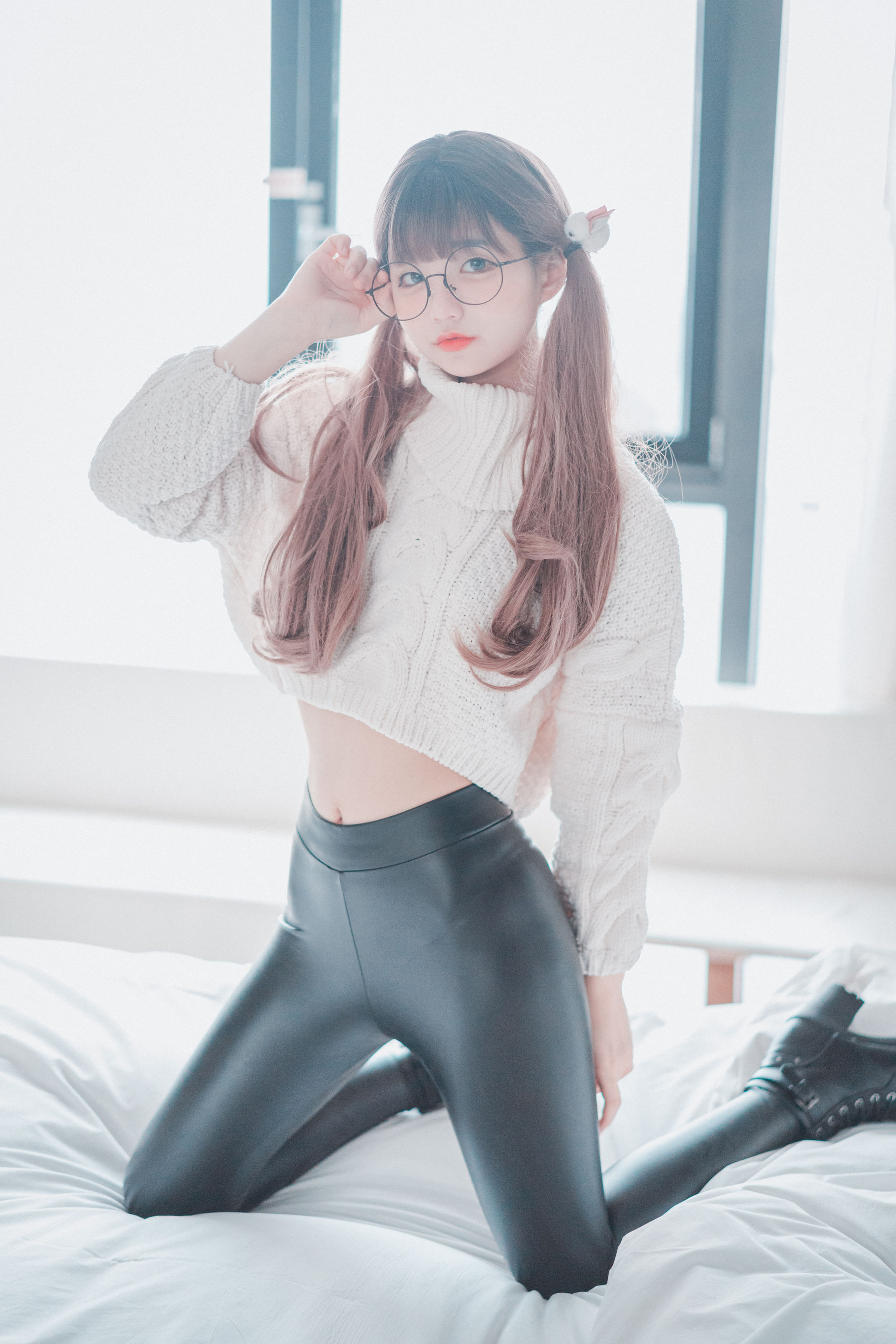 Jenny - Loose and Tight White-图3