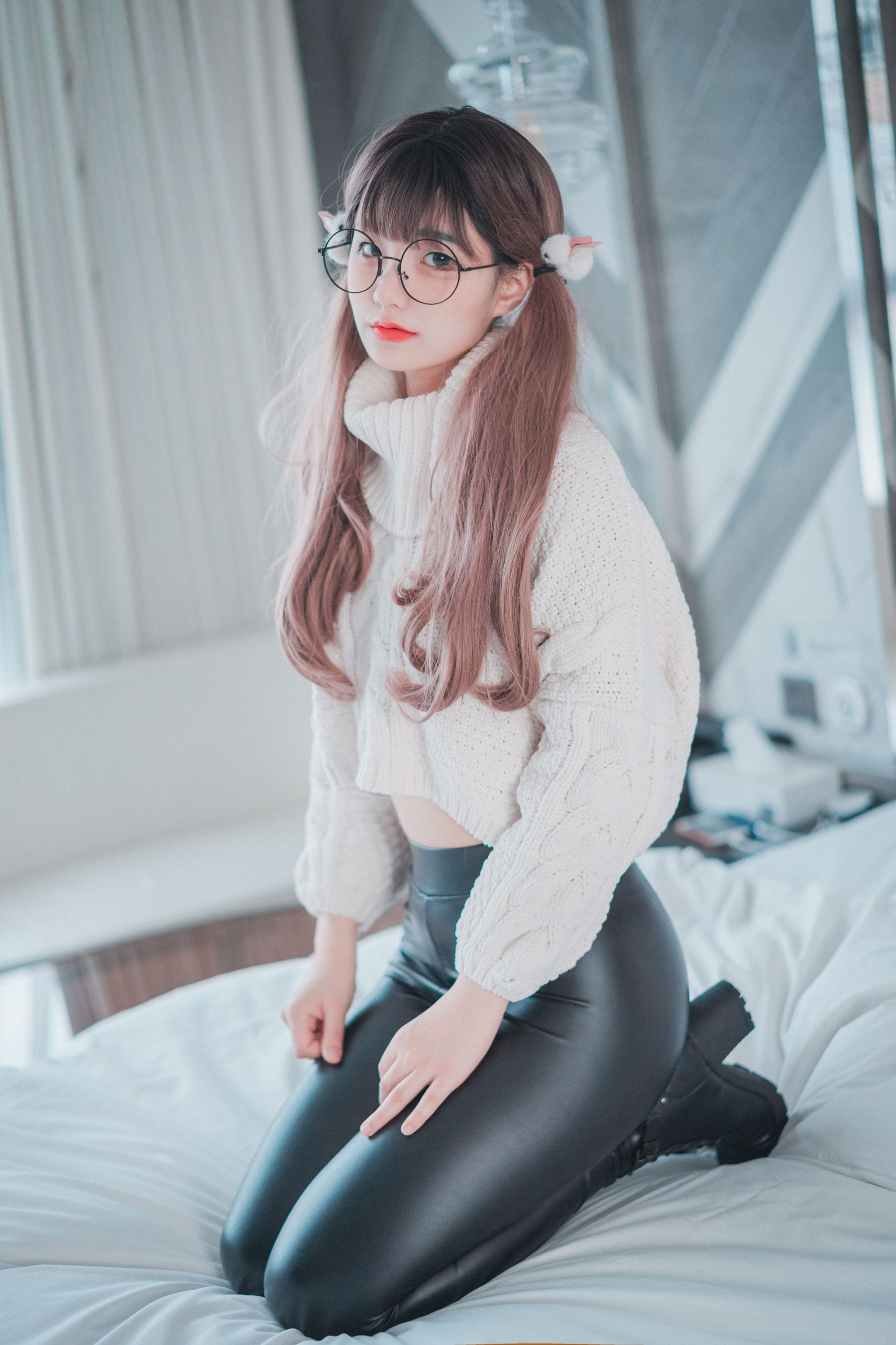 Jenny - Loose and Tight White-图6