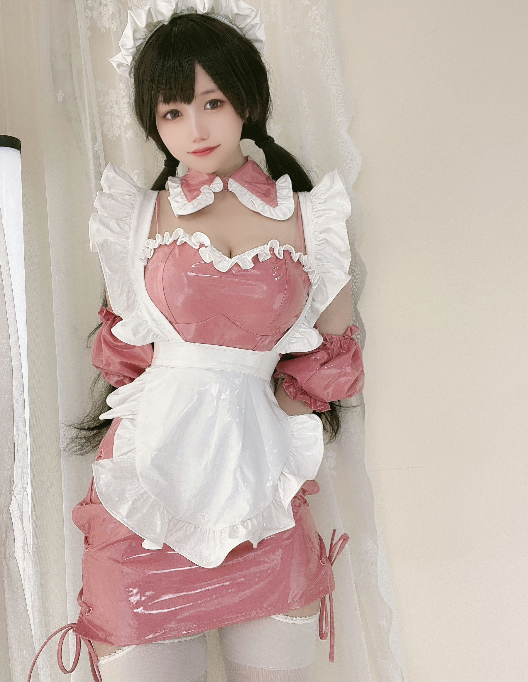 动漫博主小仓千代w - 粉色漆皮女仆-图0