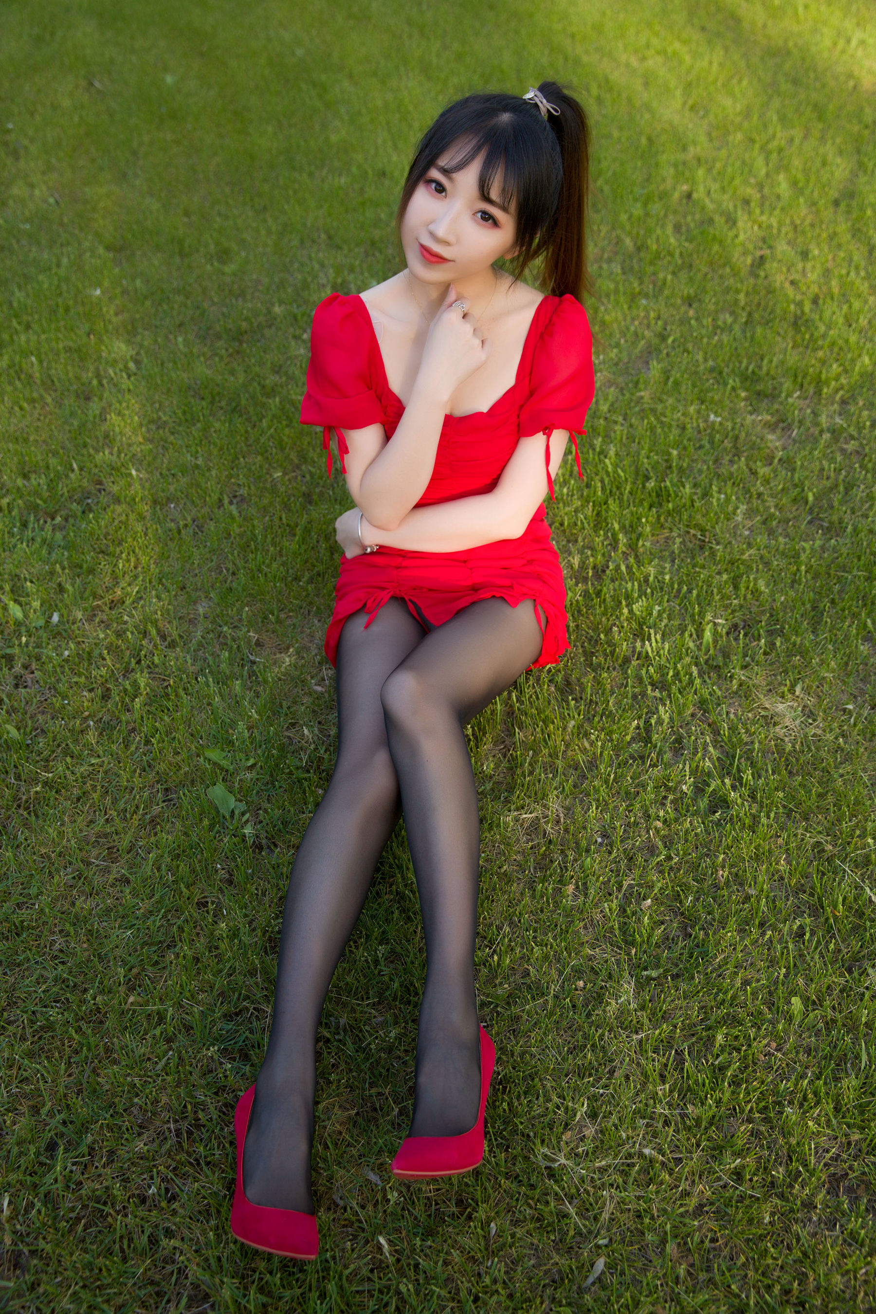 斗鱼主播小女巫露娜 - 户外小红裙-图29
